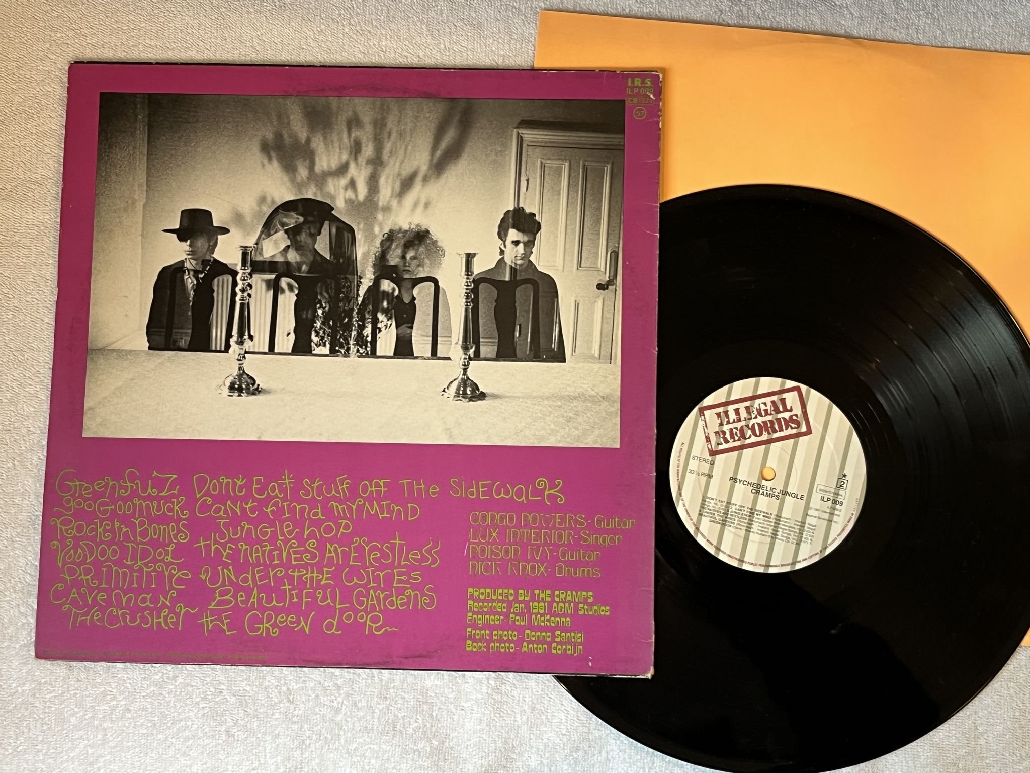 Omslagsbild för skivan CRAMPS psychedelic jungle LP -81 Hol ILLEGAL ILP 009