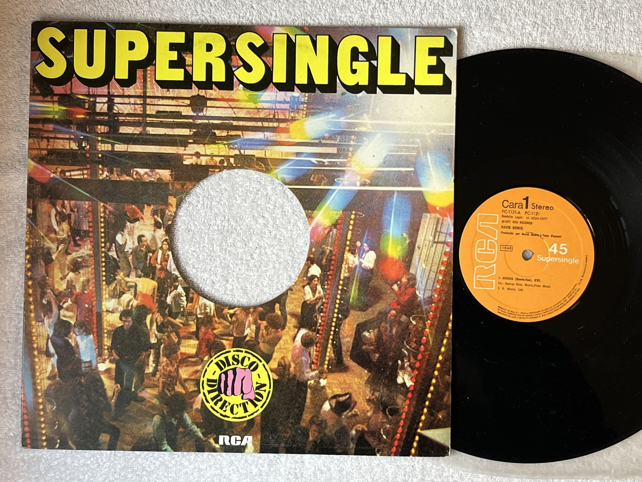 Omslagsbild för skivan DAVID BOWIE heroes 12" supersingle -77 Spain RCA PC-1121 *** VERY RARE ***