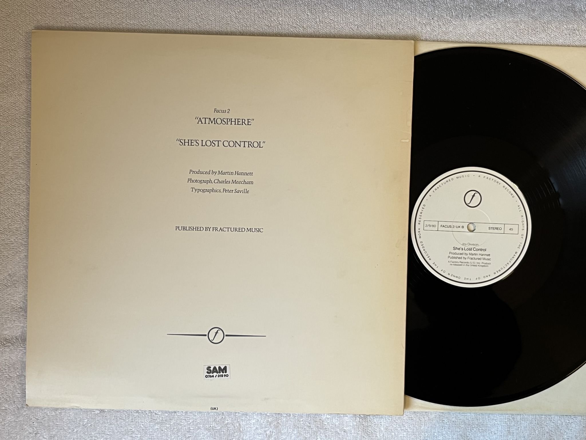 Omslagsbild för skivan JOY DIVISION atmosphere 12" -80 UK FACTORY FACUS 2/UK ** RED TRANCLUCENT ***