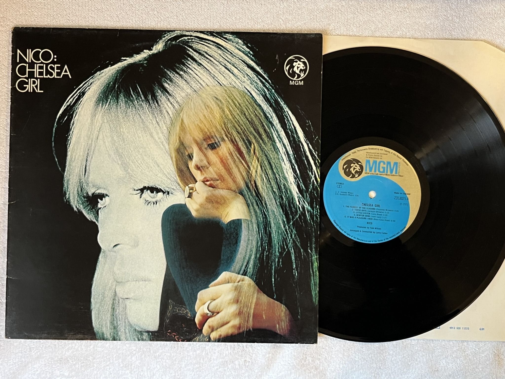 Omslagsbild för skivan NICO chelsea girl LP UK MGM 2353025