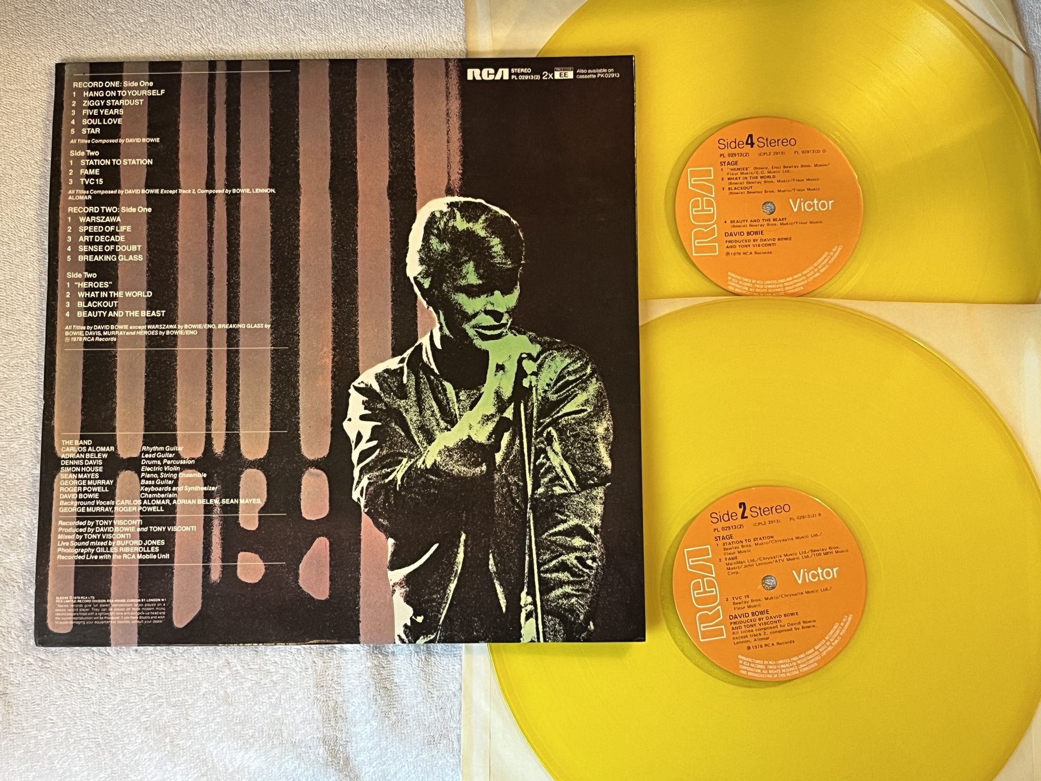 Omslagsbild för skivan DAVID BOWIE stage 2xLP -78 UK RCA Victor PL 02913(2) *** Yellow vinyl ***