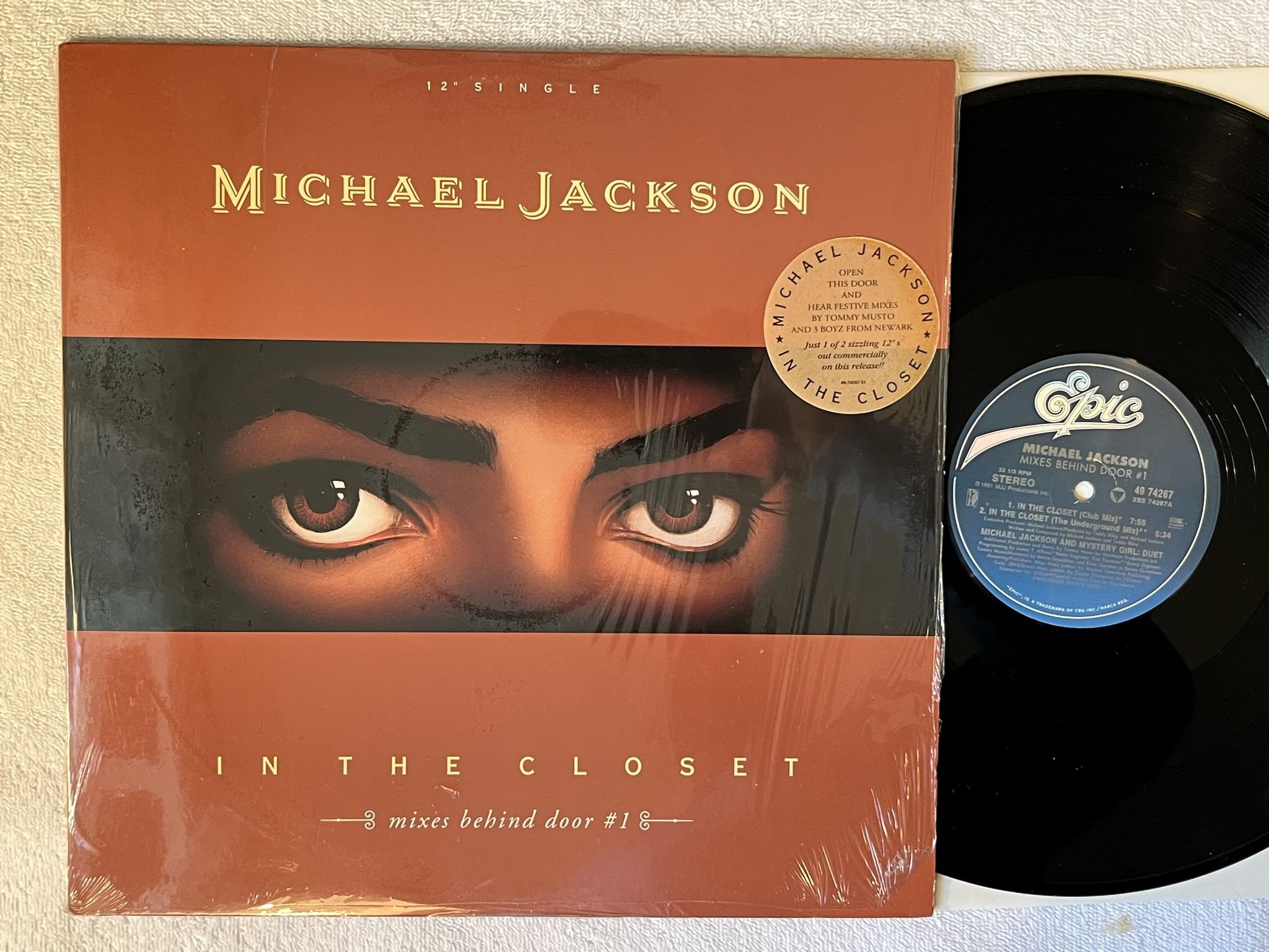 Omslagsbild för skivan MICHAEL JACKSON In The Closet (Mixes Behind Door #1) 12" -91 US epic 49 74267