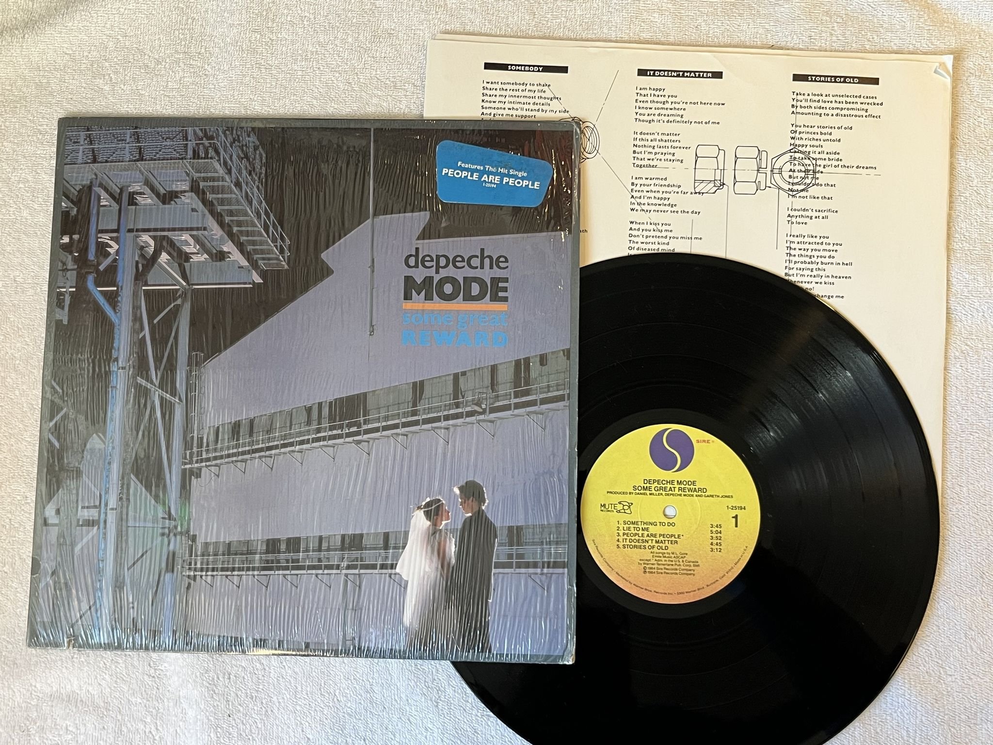 Omslagsbild för skivan DEPECHE MODE Some Great Reward LP -84 US SIRE 1-25194 ** HYPE STICKER **