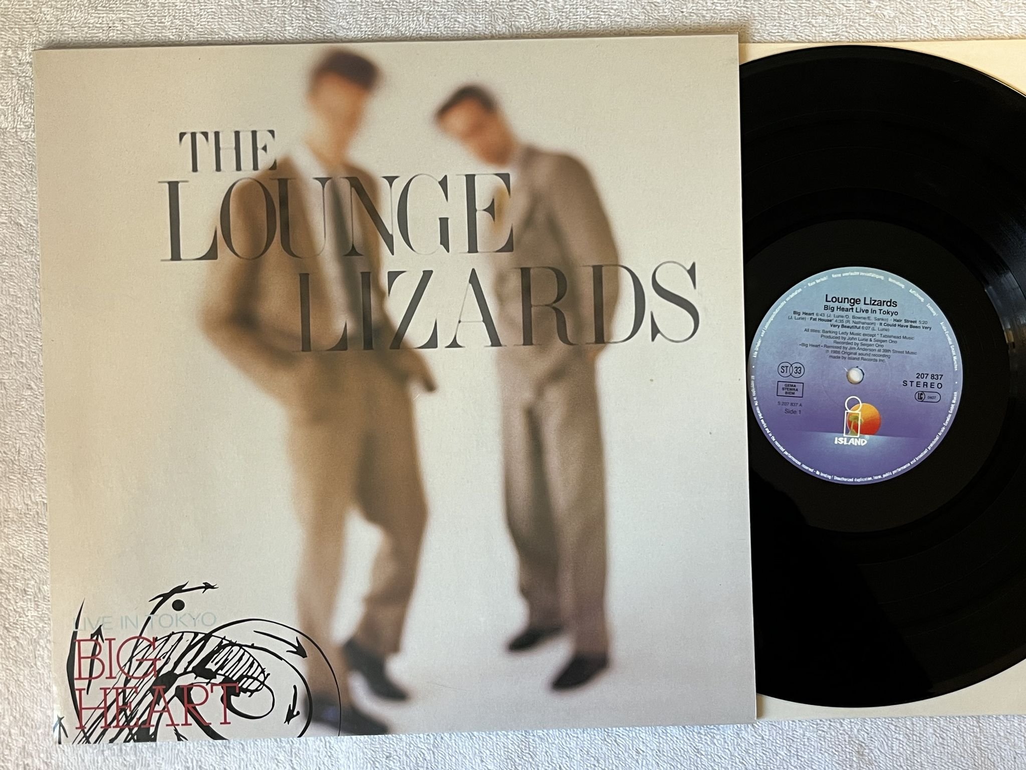 Omslagsbild för skivan LOUNGE LIZARDS Big Heart LP -86 ISLAND 207837
