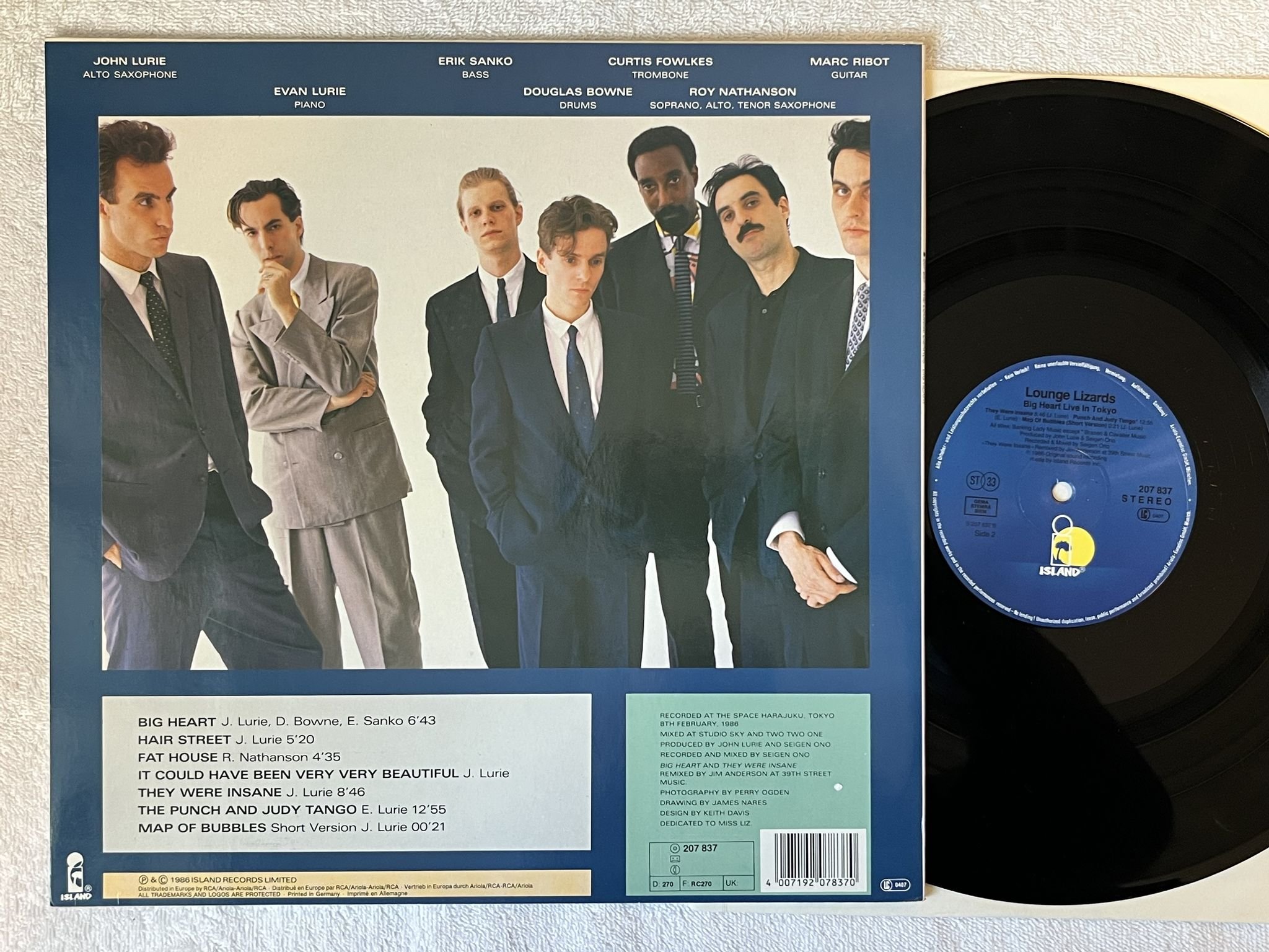 Omslagsbild för skivan LOUNGE LIZARDS Big Heart LP -86 ISLAND 207837