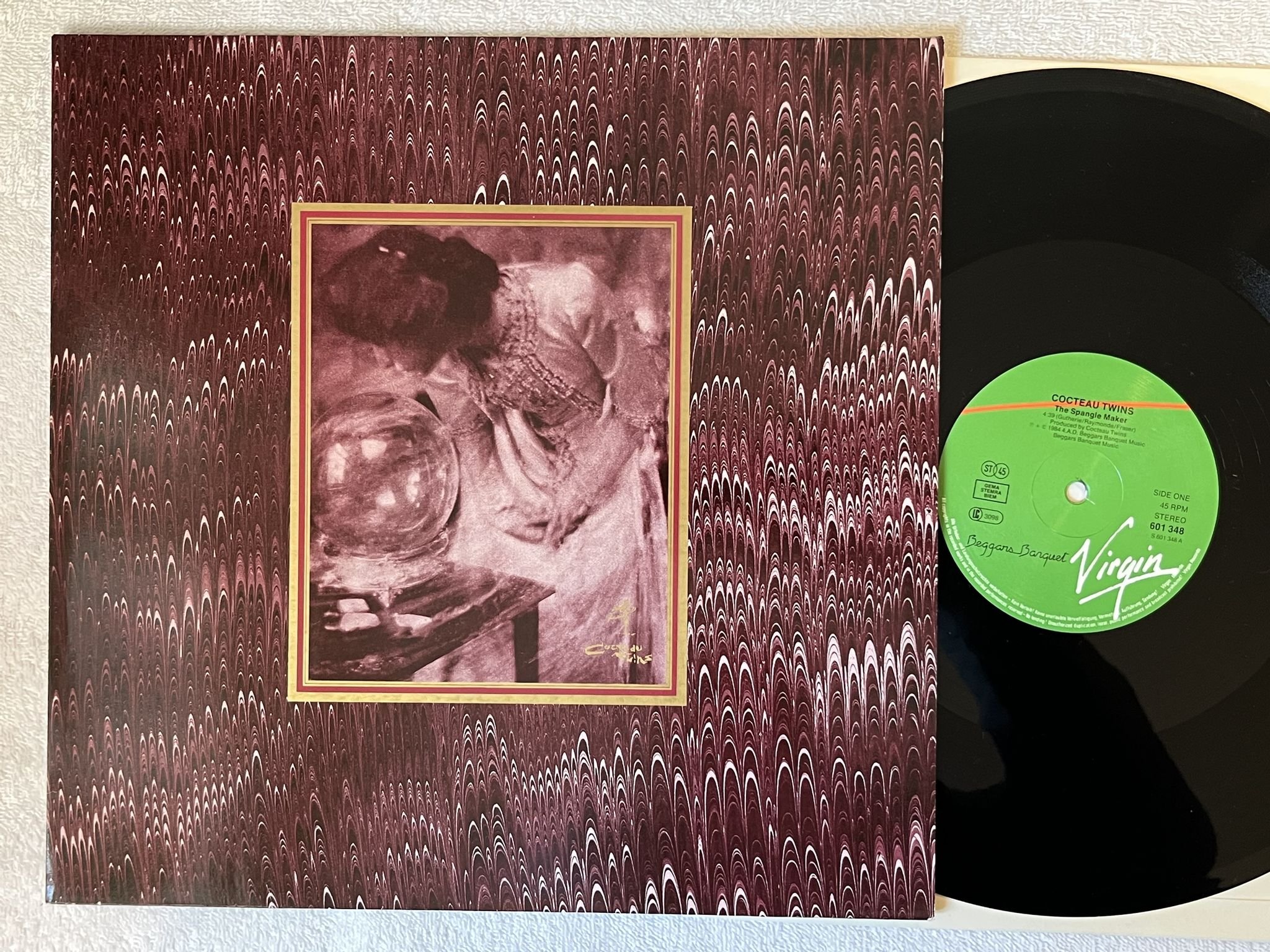 Omslagsbild för skivan COCTEAU TWINS The Spangle Maker 12" -84 VIRGIN 601348213