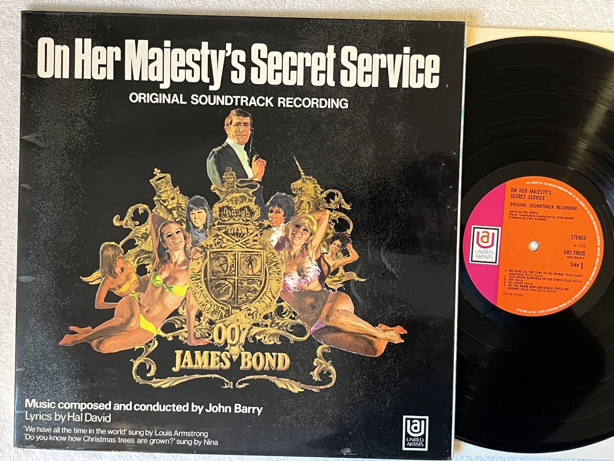 Omslagsbild för skivan ON HER MAJESTY'S SECRET SERVICE LP -69 UK UNITED ARTISTS UAS 29020