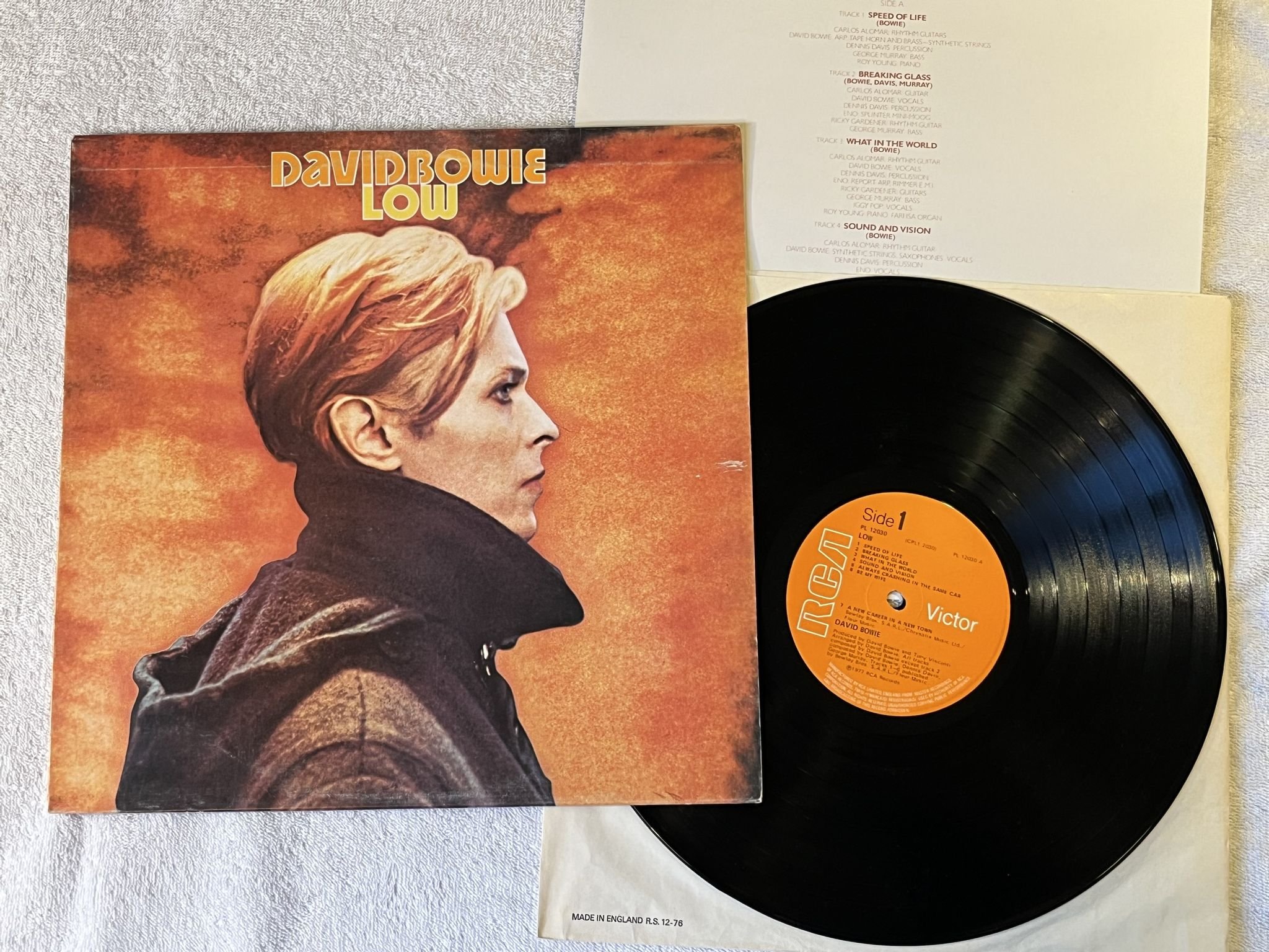 Omslagsbild för skivan DAVID BOWIE low LP -77 UK RCA PL 12030