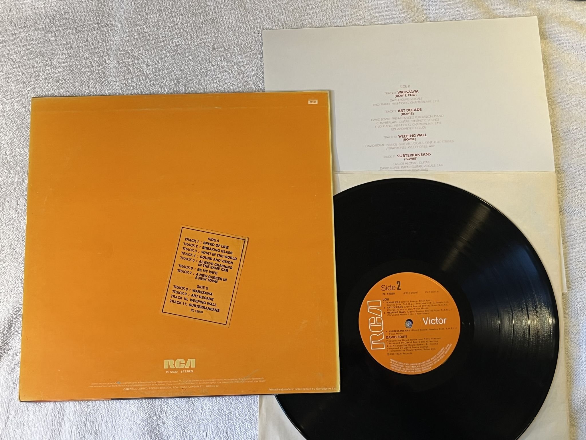 Omslagsbild för skivan DAVID BOWIE low LP -77 UK RCA PL 12030