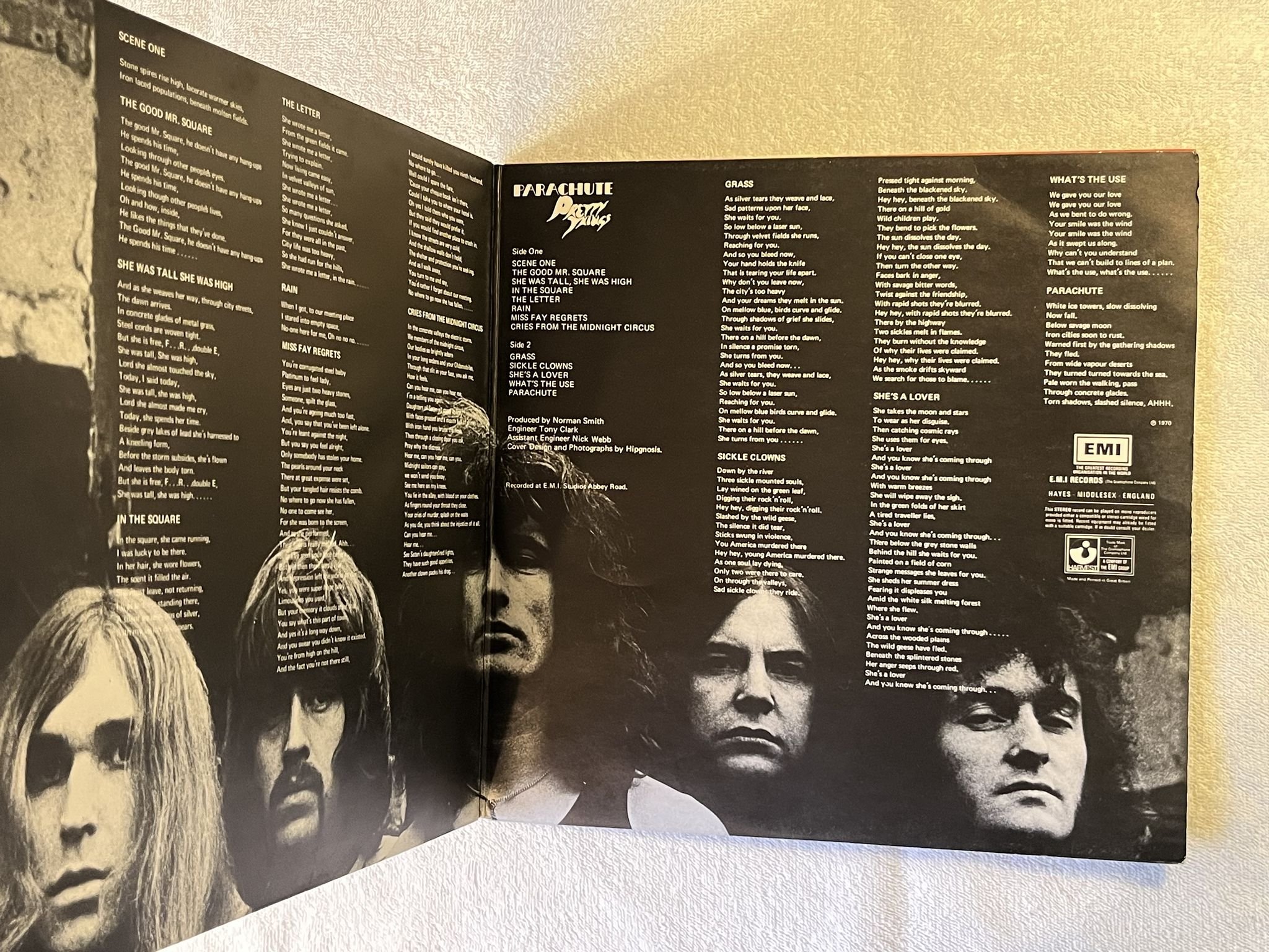 Omslagsbild för skivan PRETTY THINGS parachute LP -70 UK HARVEST SHVL 774