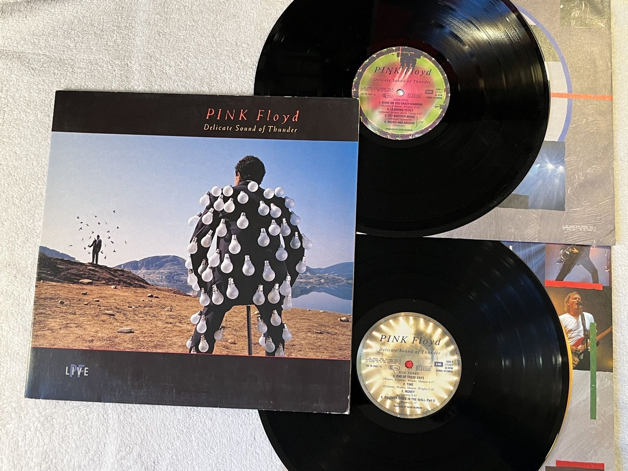 Omslagsbild för skivan PINK FLOYD delicate sound of thunder 2xLP -88 EMI 198-79 1482 1 DMM