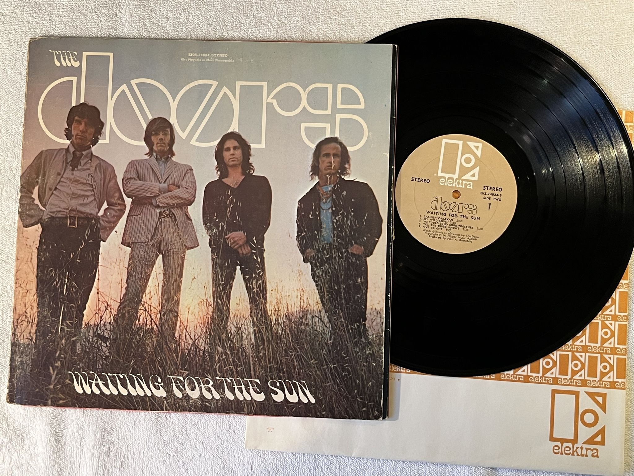 Omslagsbild för skivan THE DOORS waiting for the sun LP -68 US ELEKTRA EKS-74024