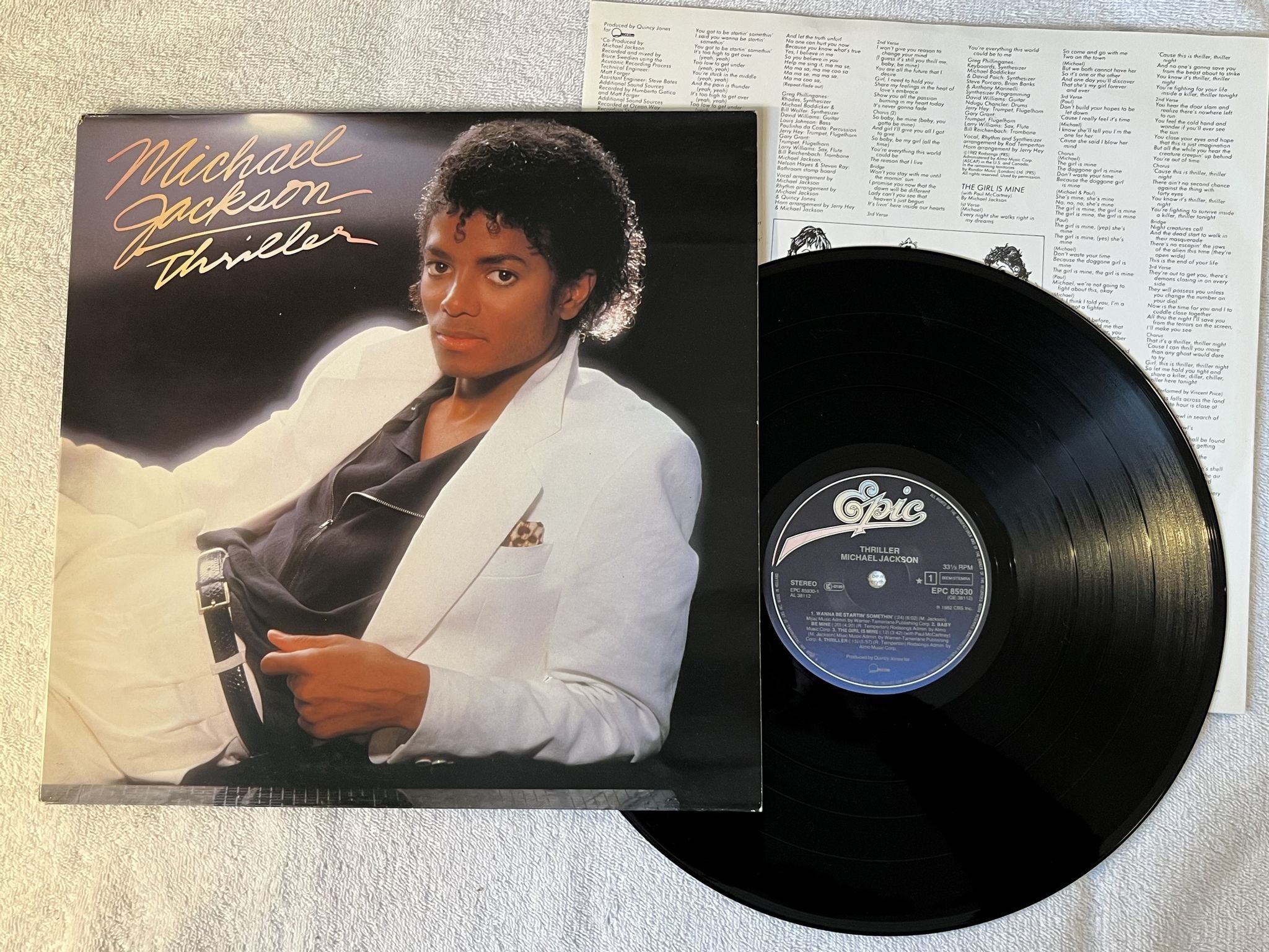 Omslagsbild för skivan MICHAEL JACKSON thriller LP -82 EPIC EPC 85930