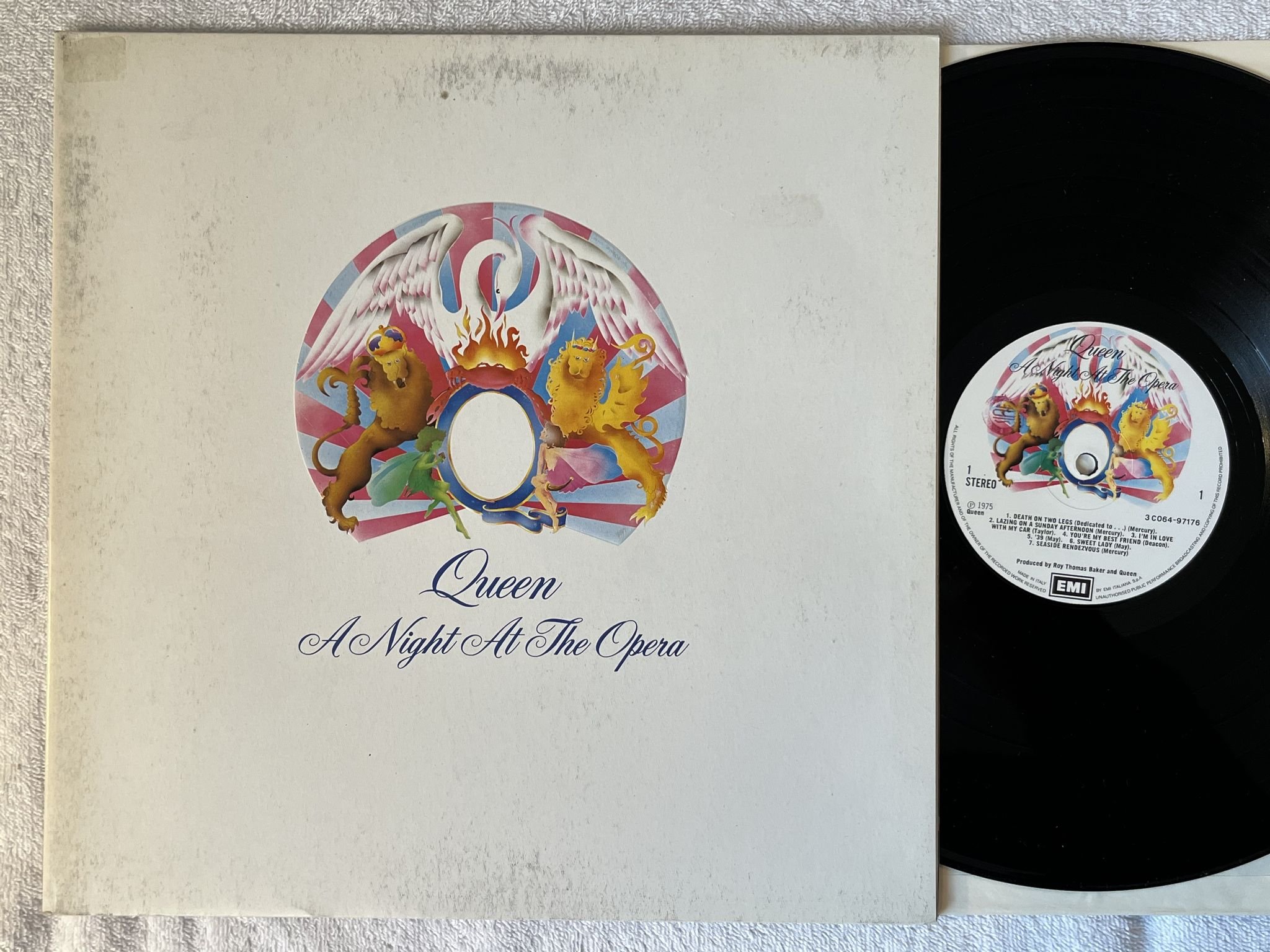 Omslagsbild för skivan QUEEN a night at the opera LP -75 Ita EMI 3 C064-97176