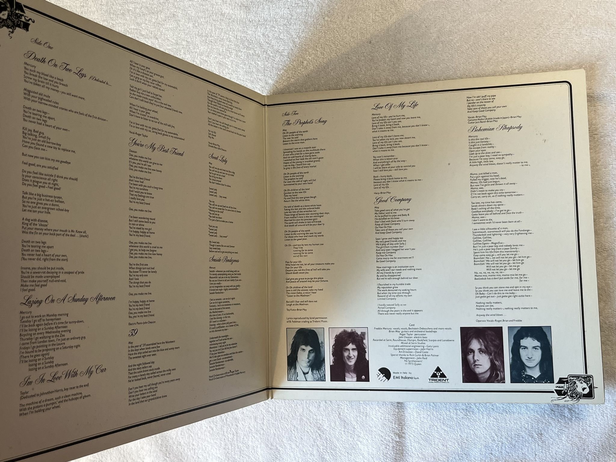 Omslagsbild för skivan QUEEN a night at the opera LP -75 Ita EMI 3 C064-97176