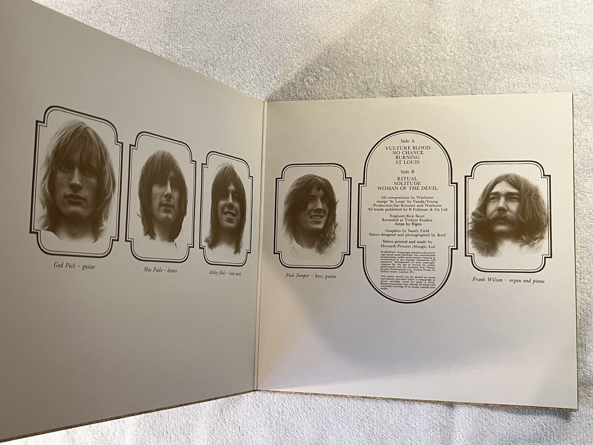 Omslagsbild för skivan WARHORSE s/t LP -70 UK VERTIGO 6360015 *** HARD PROG ***