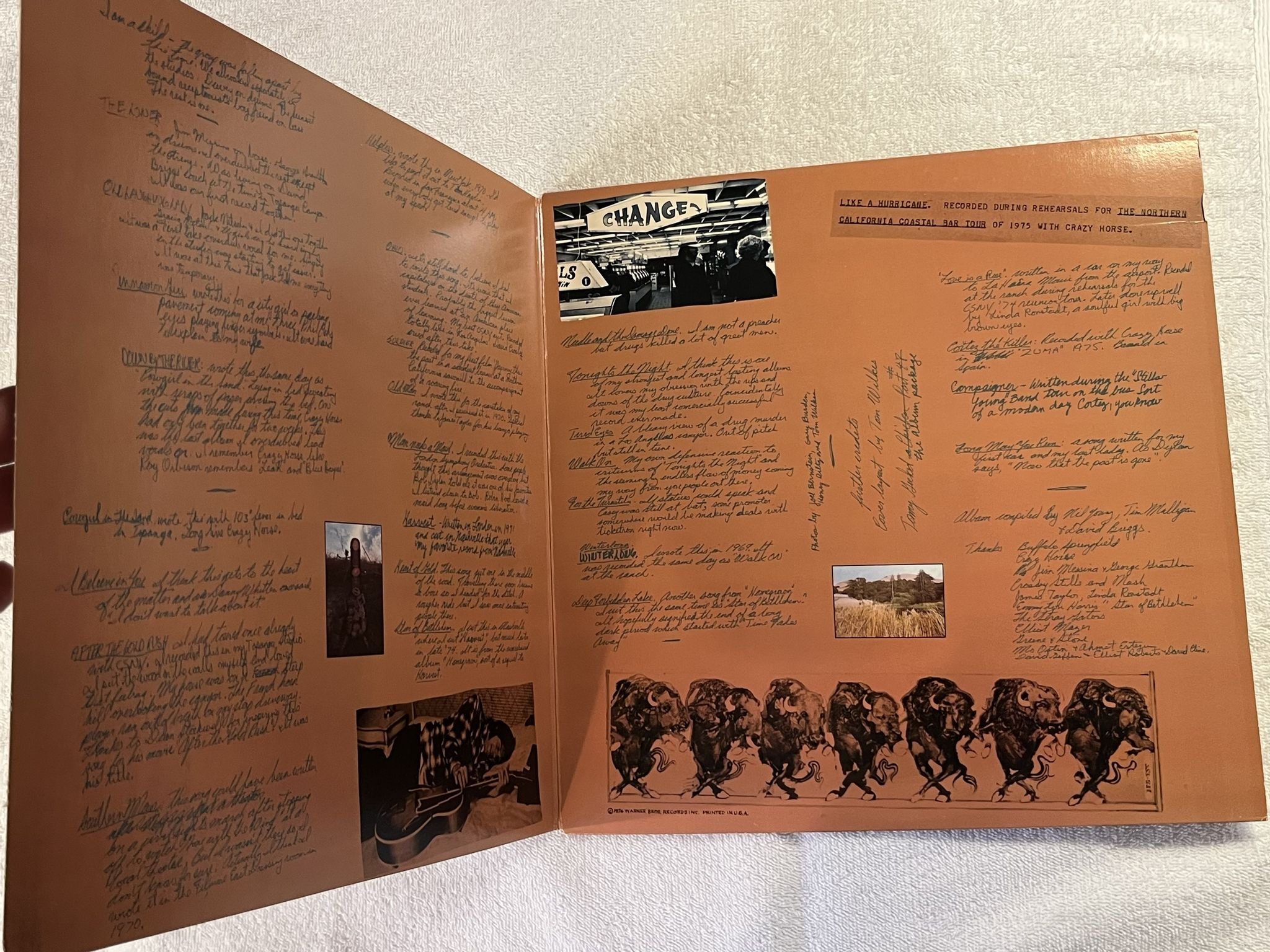 Omslagsbild för skivan NEIL YOUNG decade 3xLP -76 US REPRISE 3RS 2257