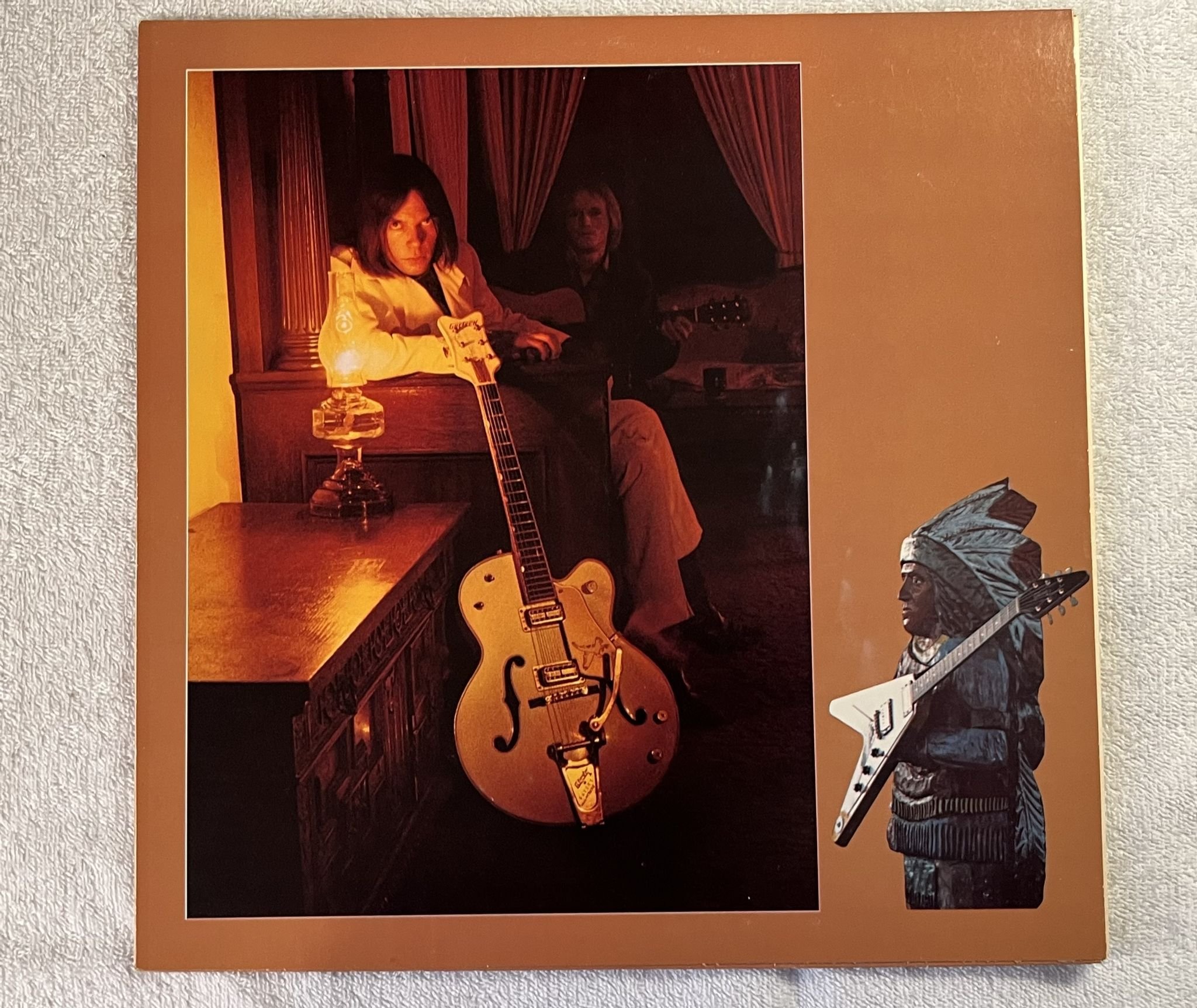 Omslagsbild för skivan NEIL YOUNG decade 3xLP -76 US REPRISE 3RS 2257