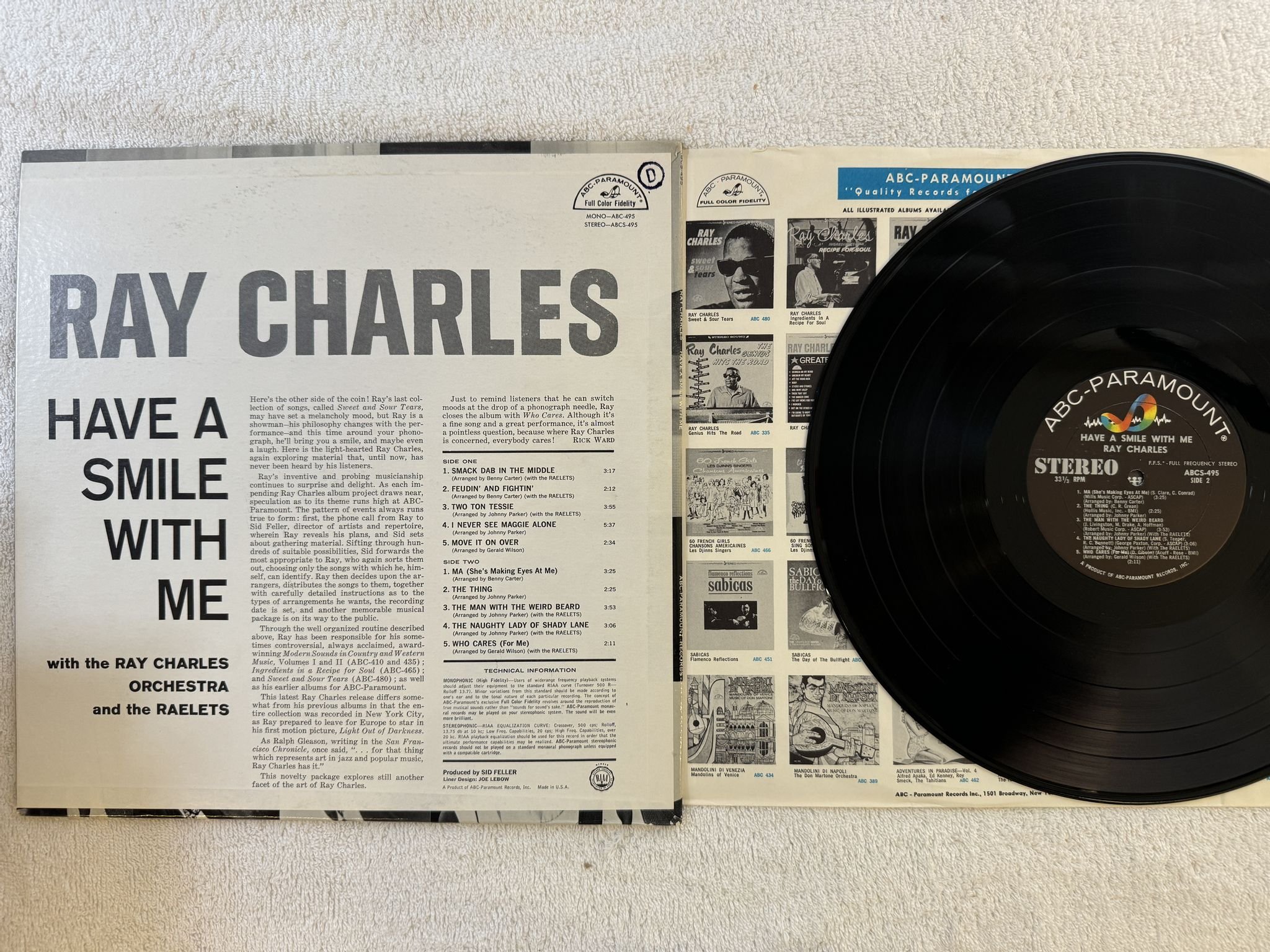 Omslagsbild för skivan RAY CHARLES have a smile with me LP US ABC-PARAMOUNT ABCS-495