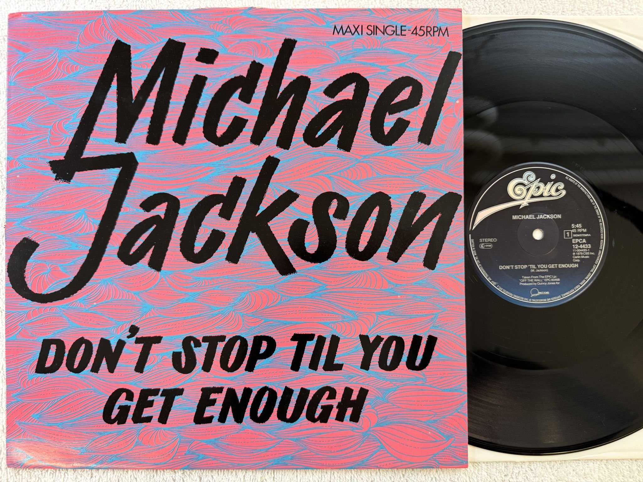 Omslagsbild för skivan MICHAEL JACKSON don't stop 'til you get enough 12" EPIC EPCA 12-4433 ** RARE **