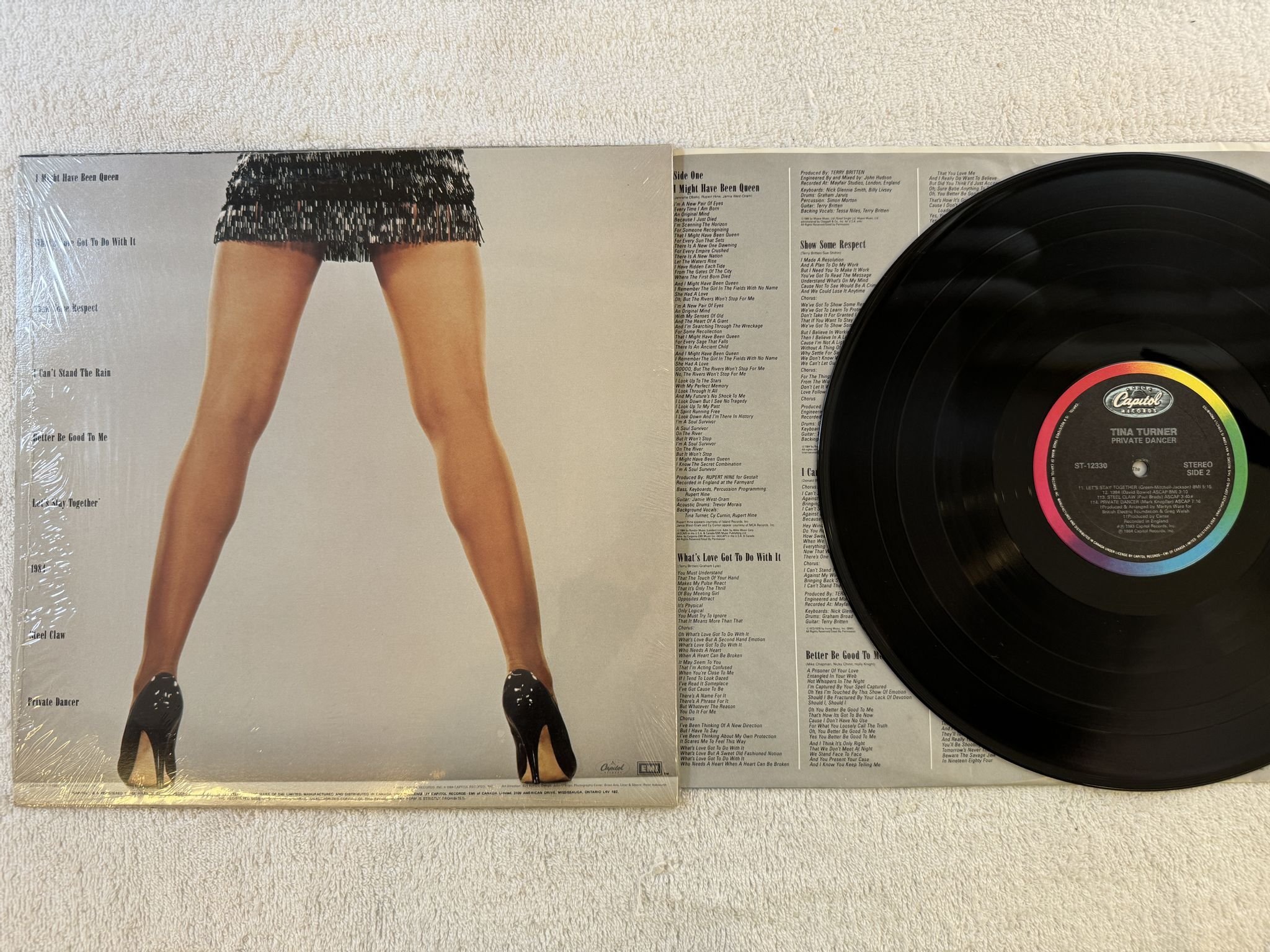 Omslagsbild för skivan TINA TURNER private dancer LP -84 Can CAPITOL ST-12330
