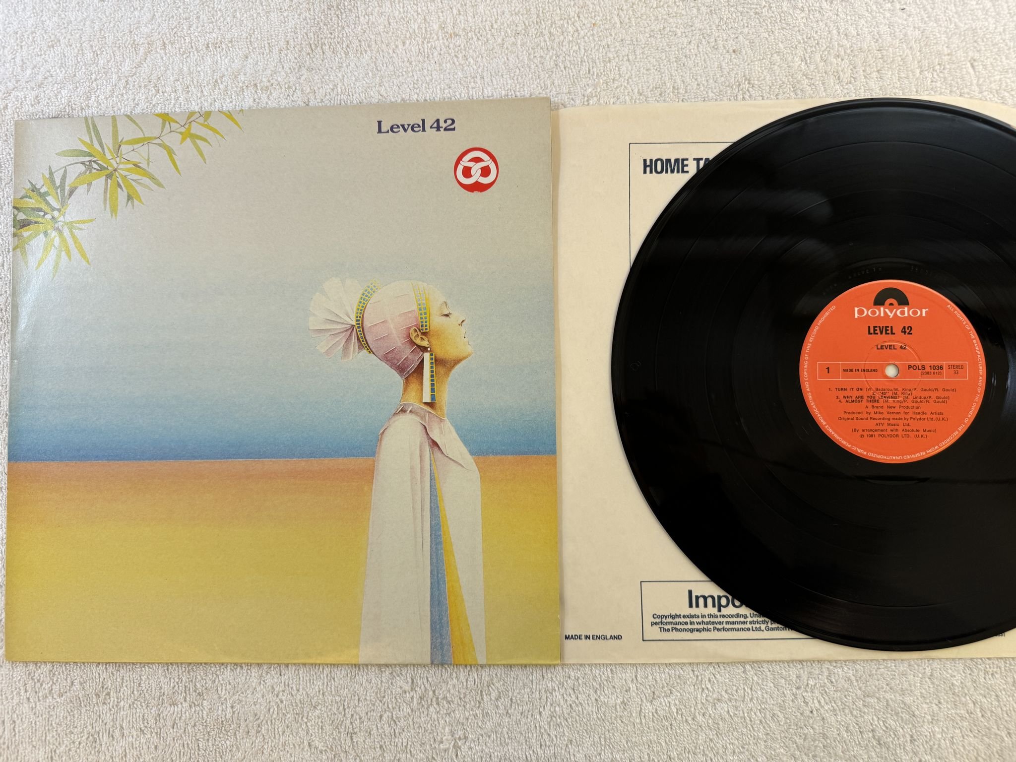 Omslagsbild för skivan LEVEL 42 s/t LP -81 UK POLYDOR POLS 1036