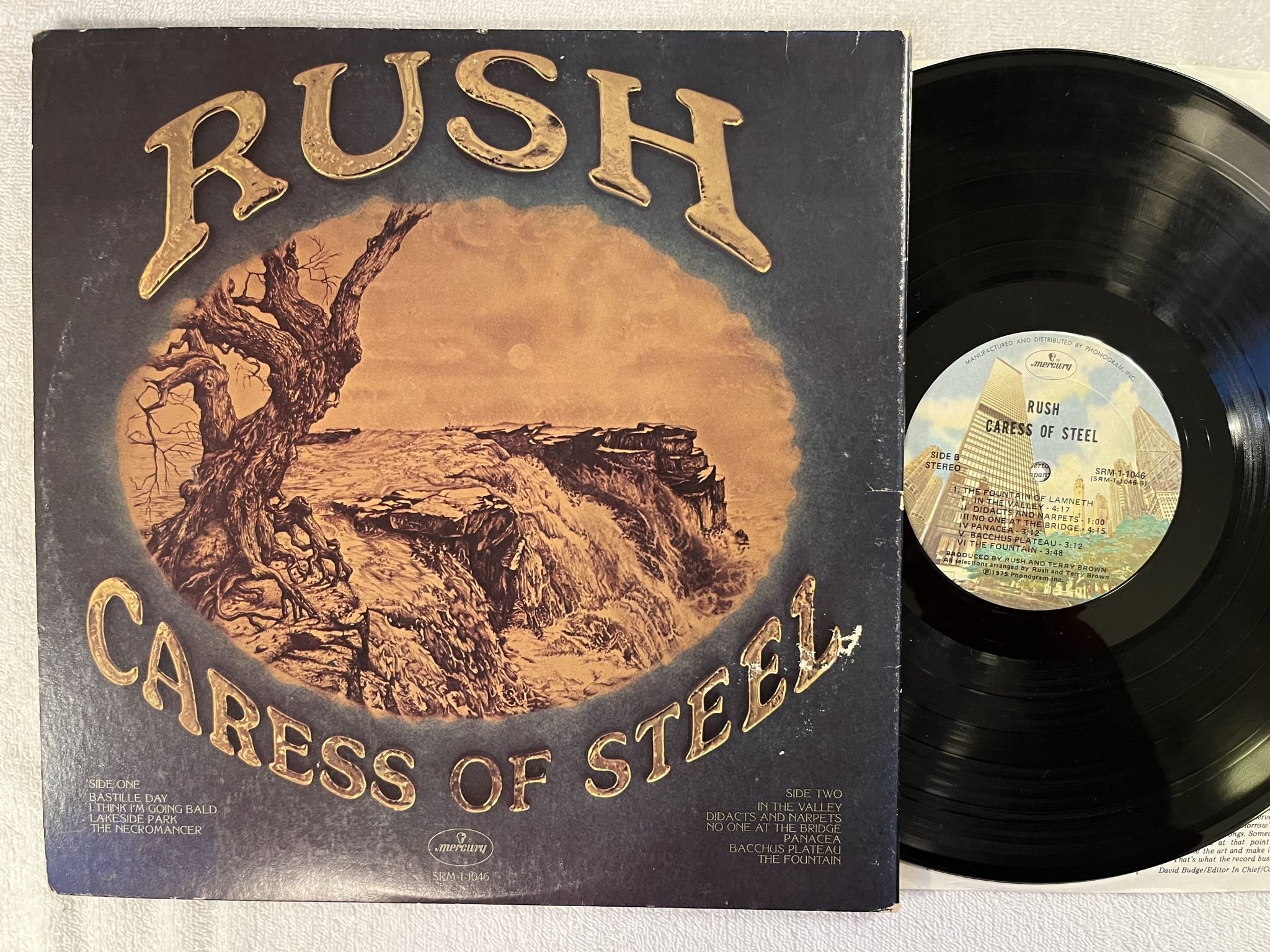 Omslagsbild för skivan RUSH caress of steel LP -75 US MERCURY SRM-1-1046
