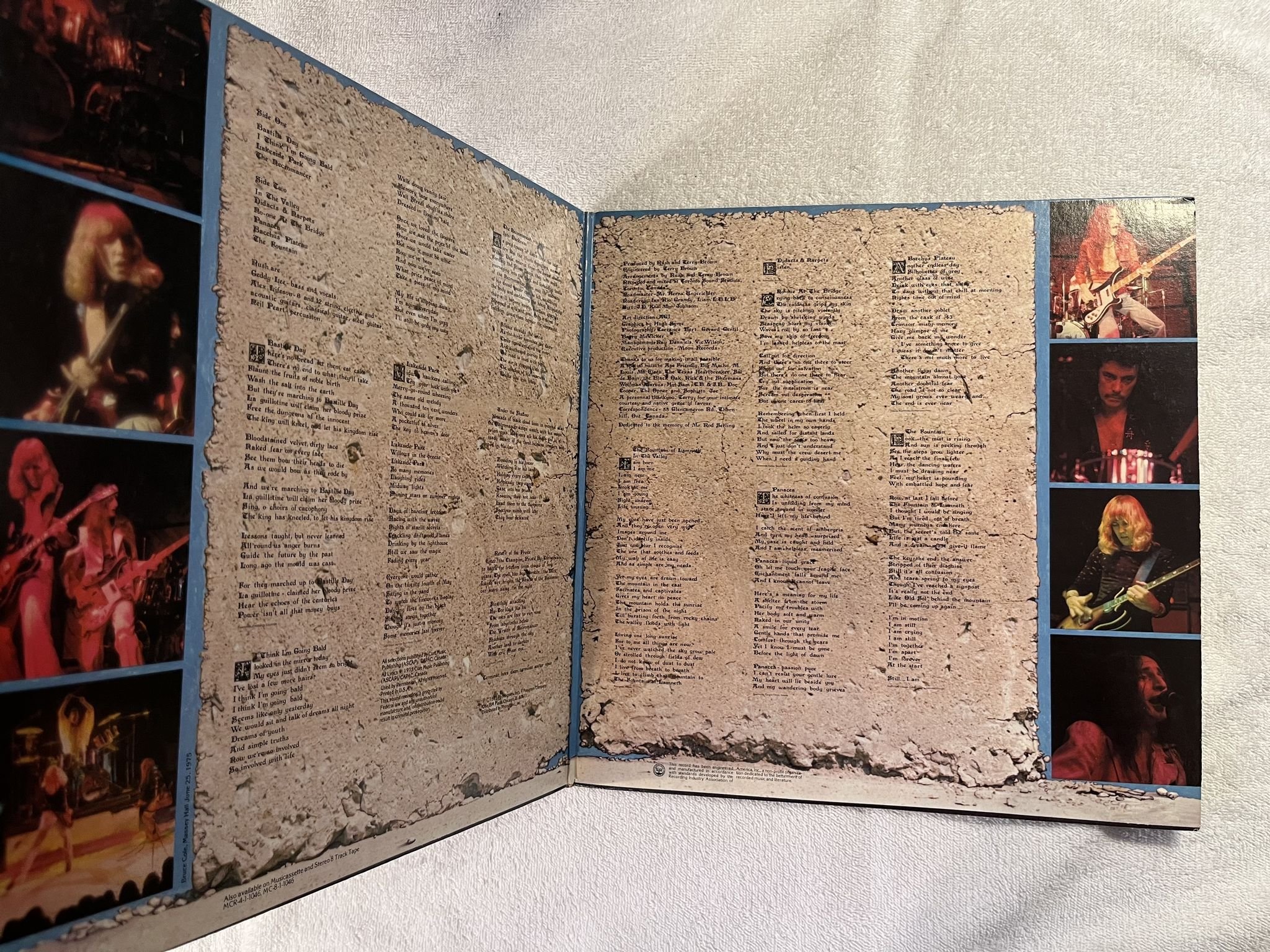 Omslagsbild för skivan RUSH caress of steel LP -75 US MERCURY SRM-1-1046