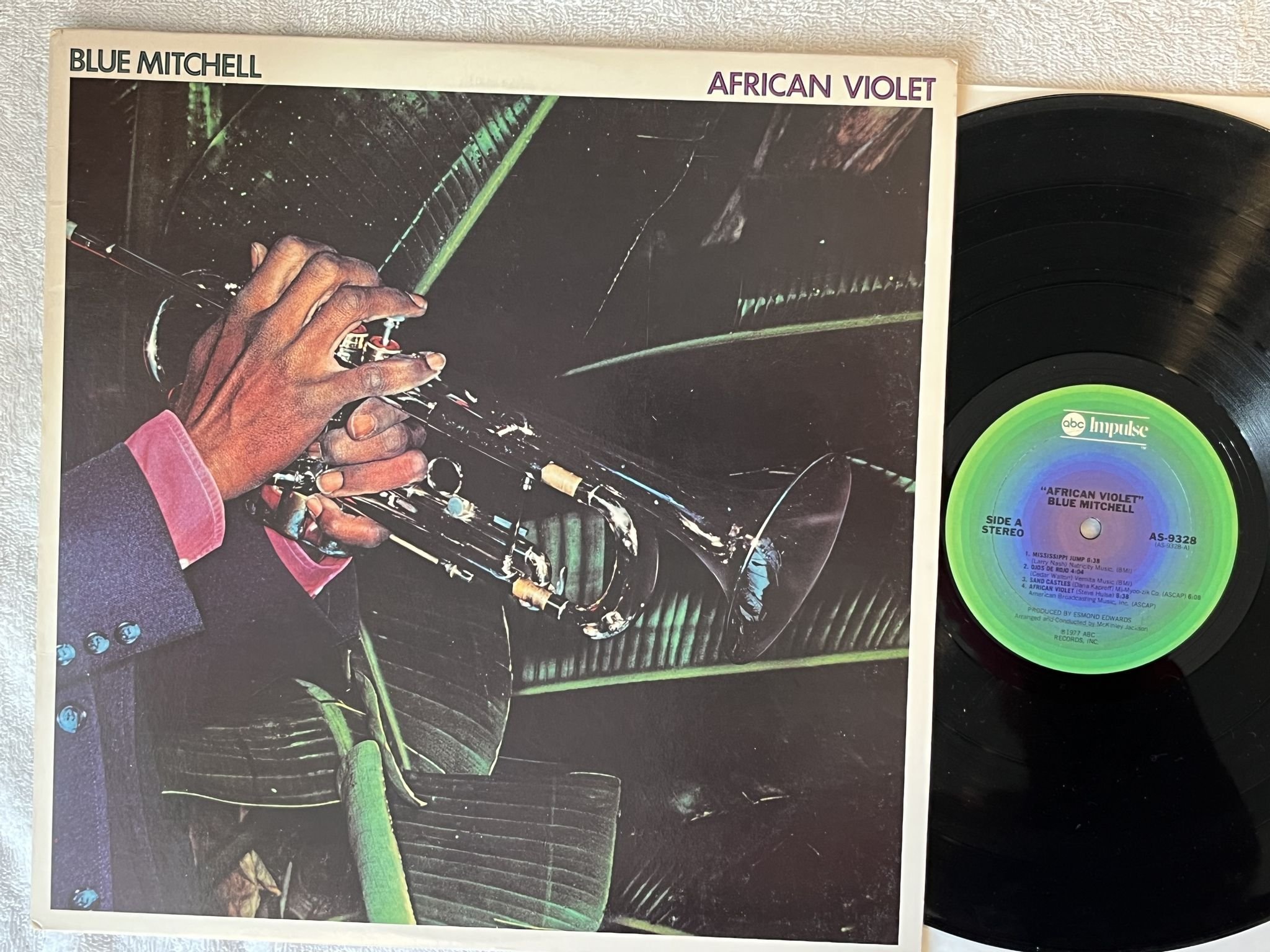 Omslagsbild för skivan BLUE MITCHELL african violet LP -77 US ABC / IMPIULSE AS 9328