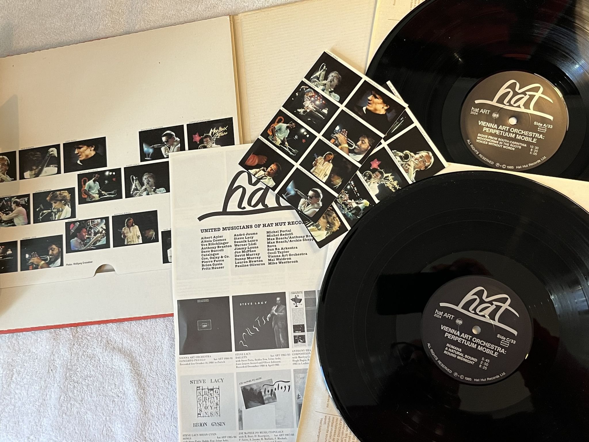 Omslagsbild för skivan VIENNA ART ORCHESTRA Perpetuum Mobile 2xLP box set -85 CH HAT HUT hat ART 2024