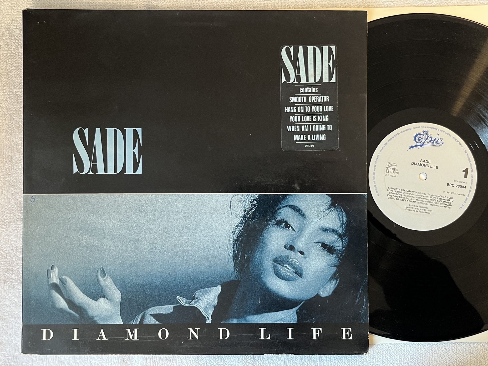 Omslagsbild för skivan SADE diamond life LP -84 EPIC EPC 26044