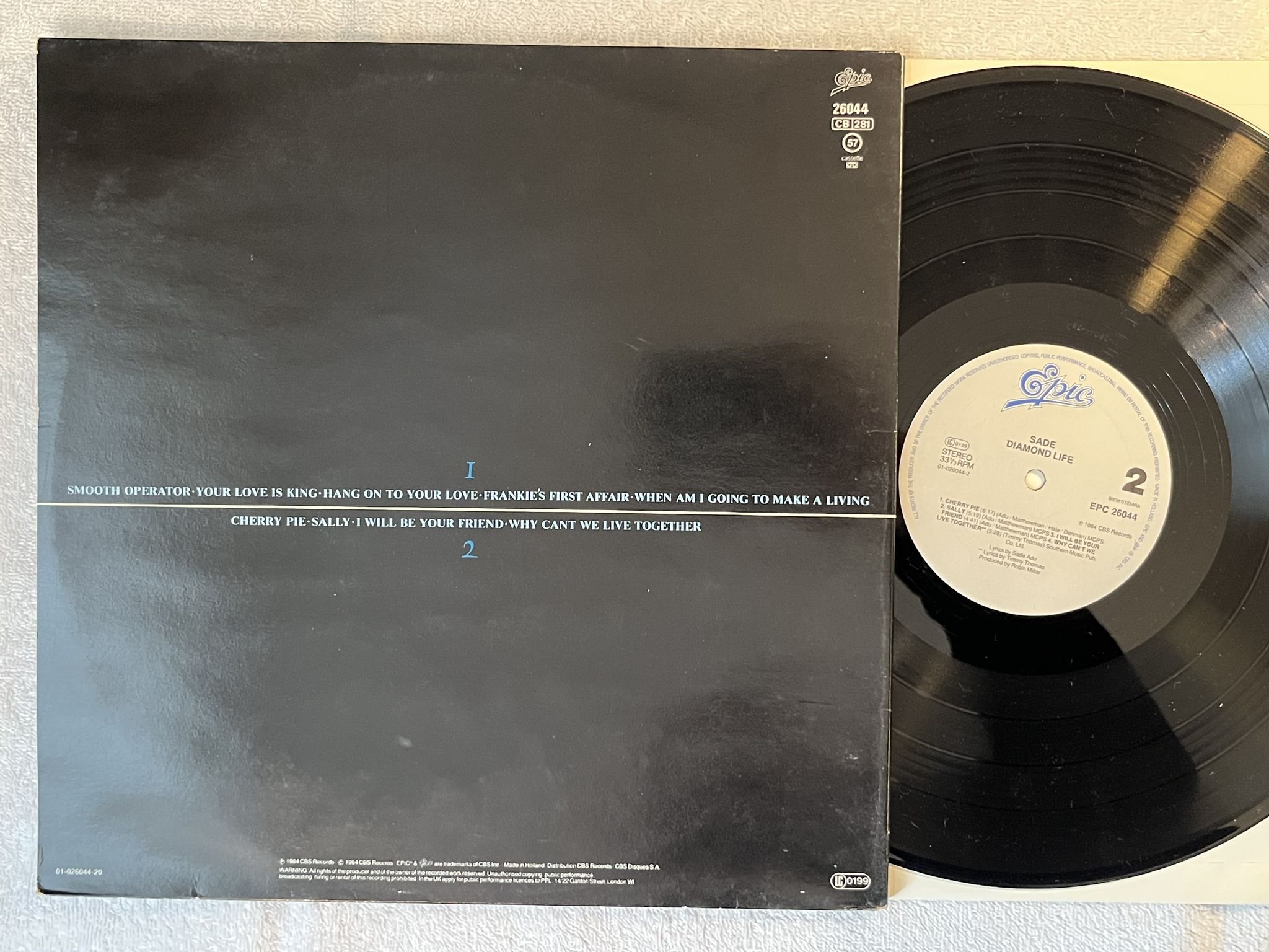 Omslagsbild för skivan SADE diamond life LP -84 EPIC EPC 26044