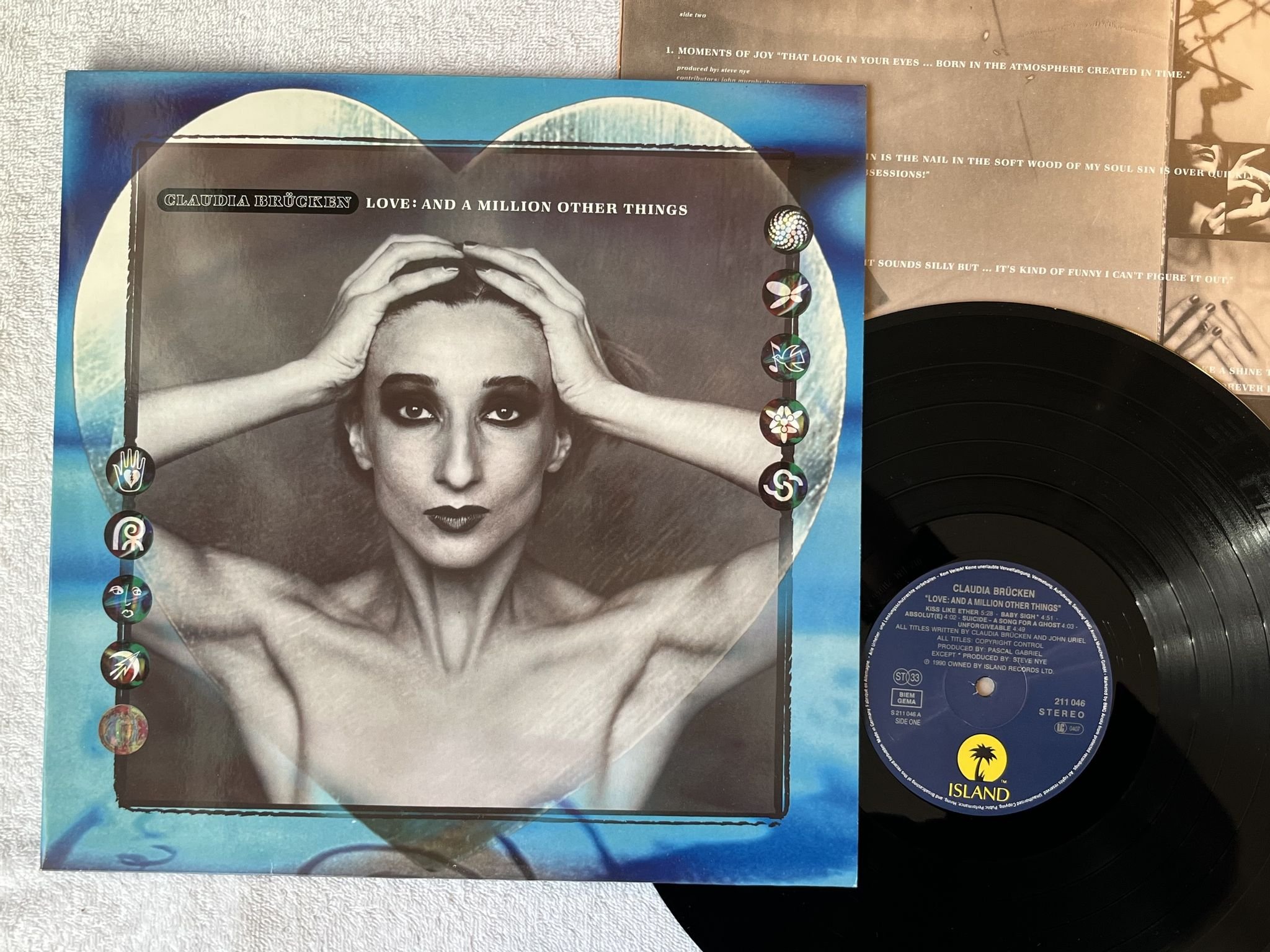 Omslagsbild för skivan CLAUDIA BRÜCKEN Love: And A Million Other Things LP -91 ISLAND 211046