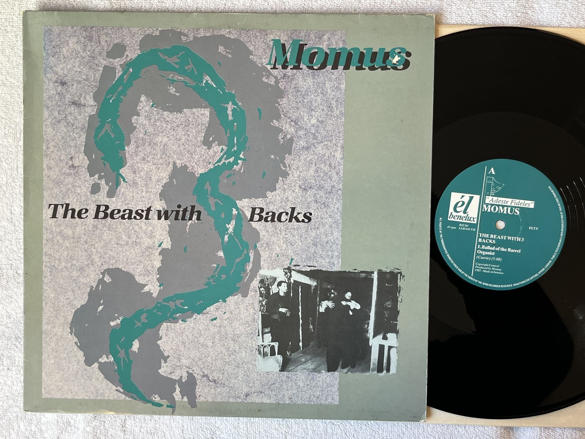 Omslagsbild för skivan MOMUS The Beast With 3 Backs 12" -85 Belgium ÉL BENELUX ELT 5