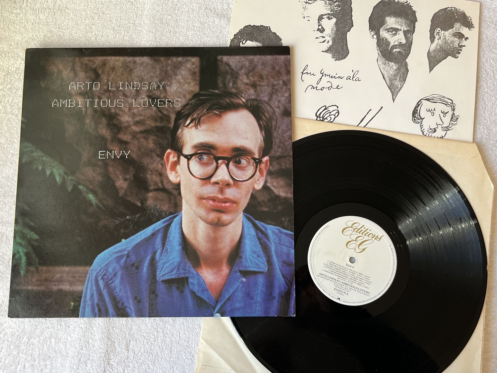 Omslagsbild för skivan ARTO LINDSAY / Ambitious Lovers LP -84 UK Editions EG EGED 39