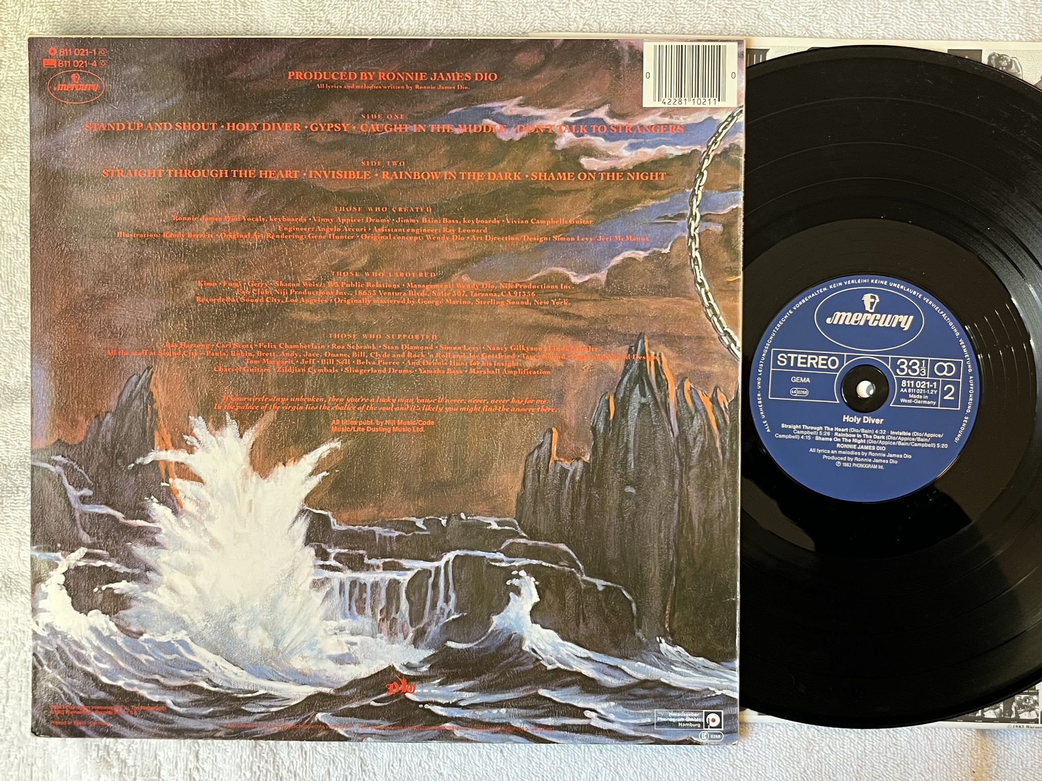 Omslagsbild för skivan DIO holy diver LP -83 Ger MERCURY 811021-1