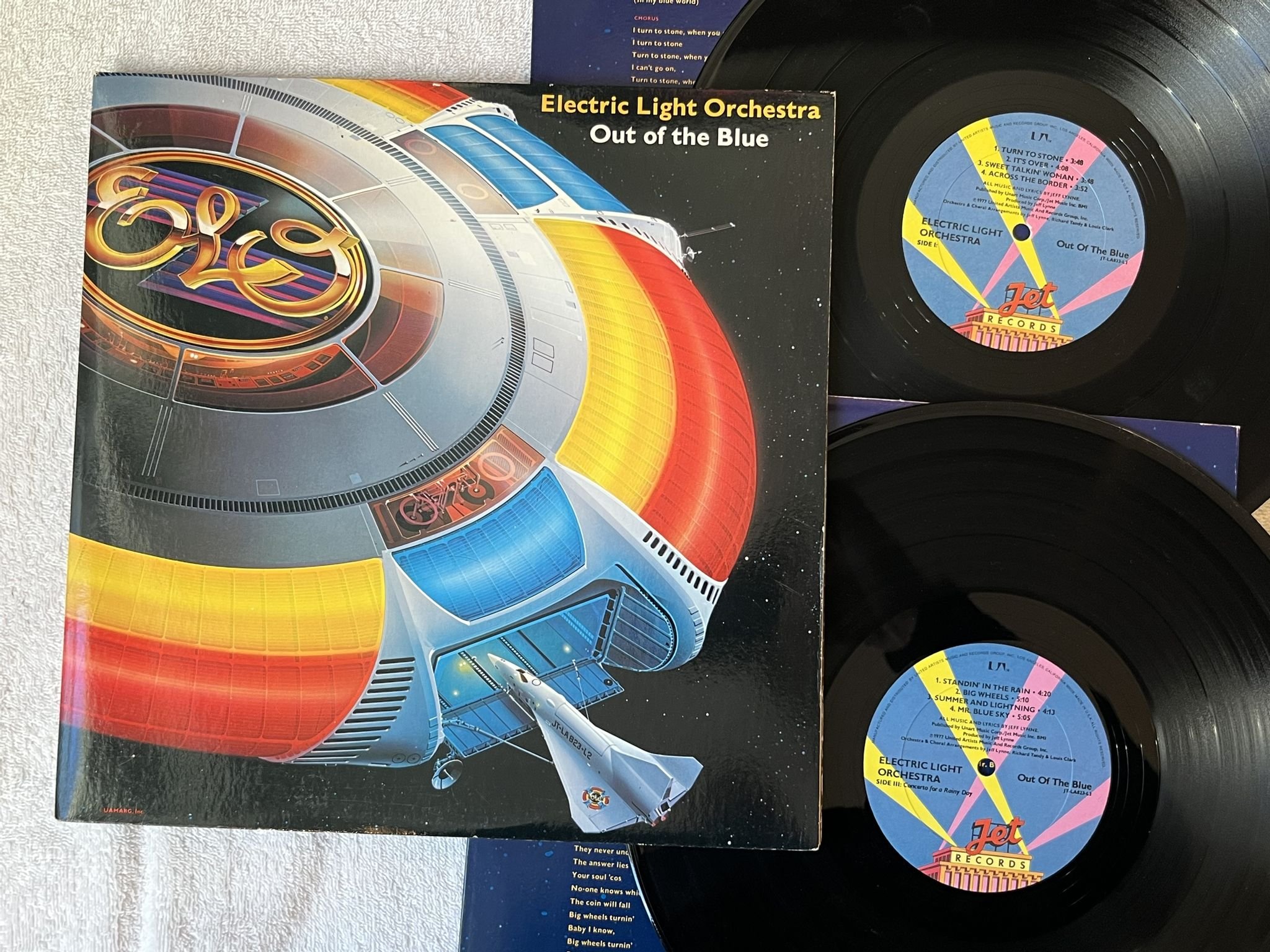 Omslagsbild för skivan ELECTRIC LIGHT ORCHESTRA out of the blue LP -77 US JET JT-LA823-L2