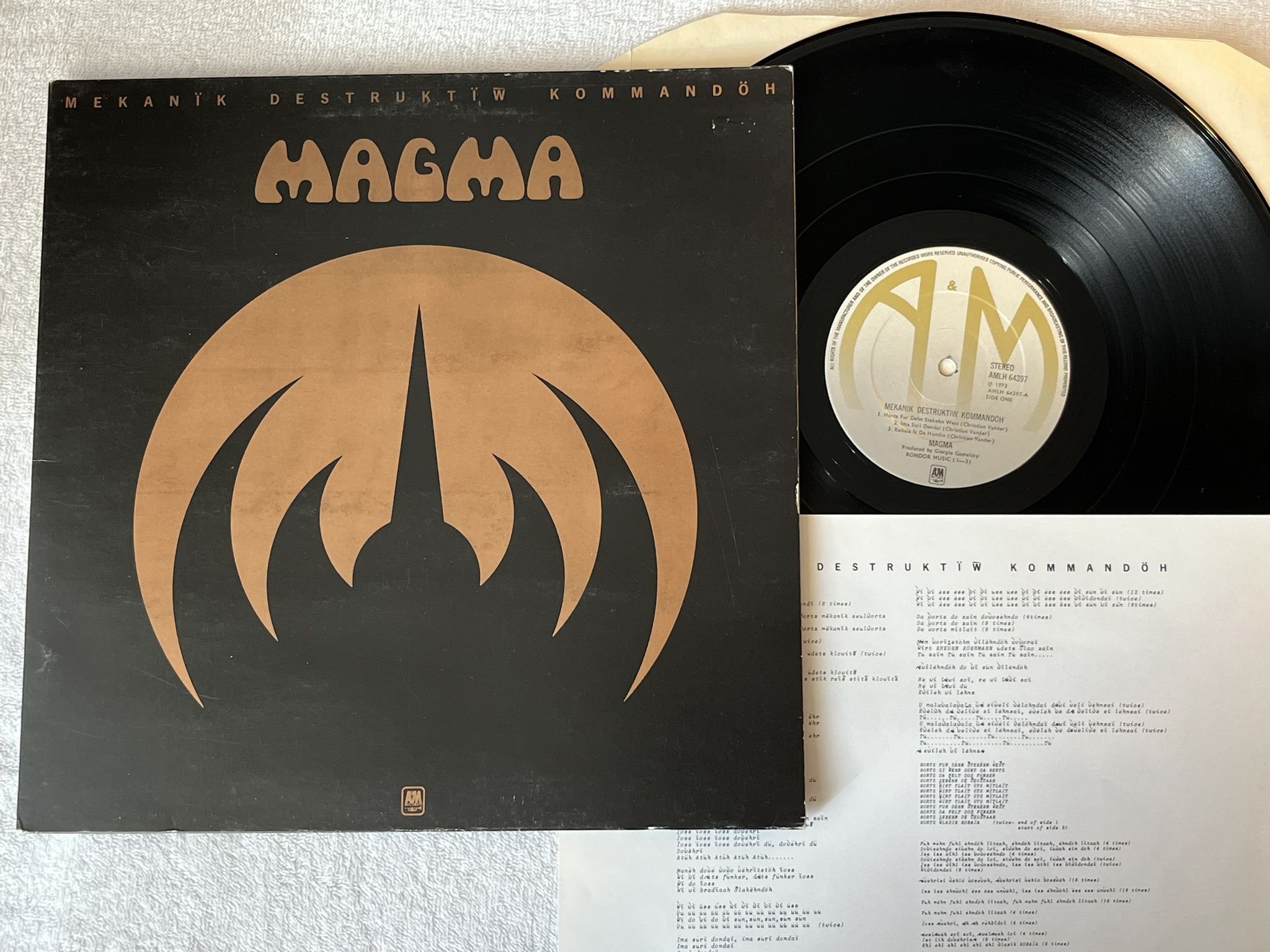 Omslagsbild för skivan MAGMA mekanik destruktiw kommandoh LP -73 US A&M AMLH 64397