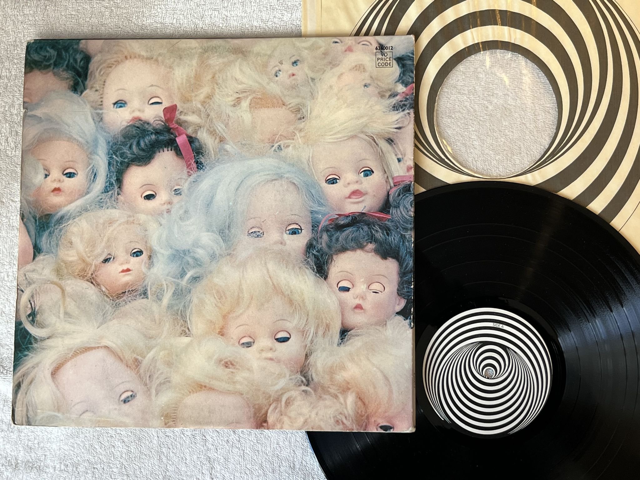 Omslagsbild för skivan MANFRED MANN CHAPTER III Volume Two LP -70 UK VERTIGO 6360012