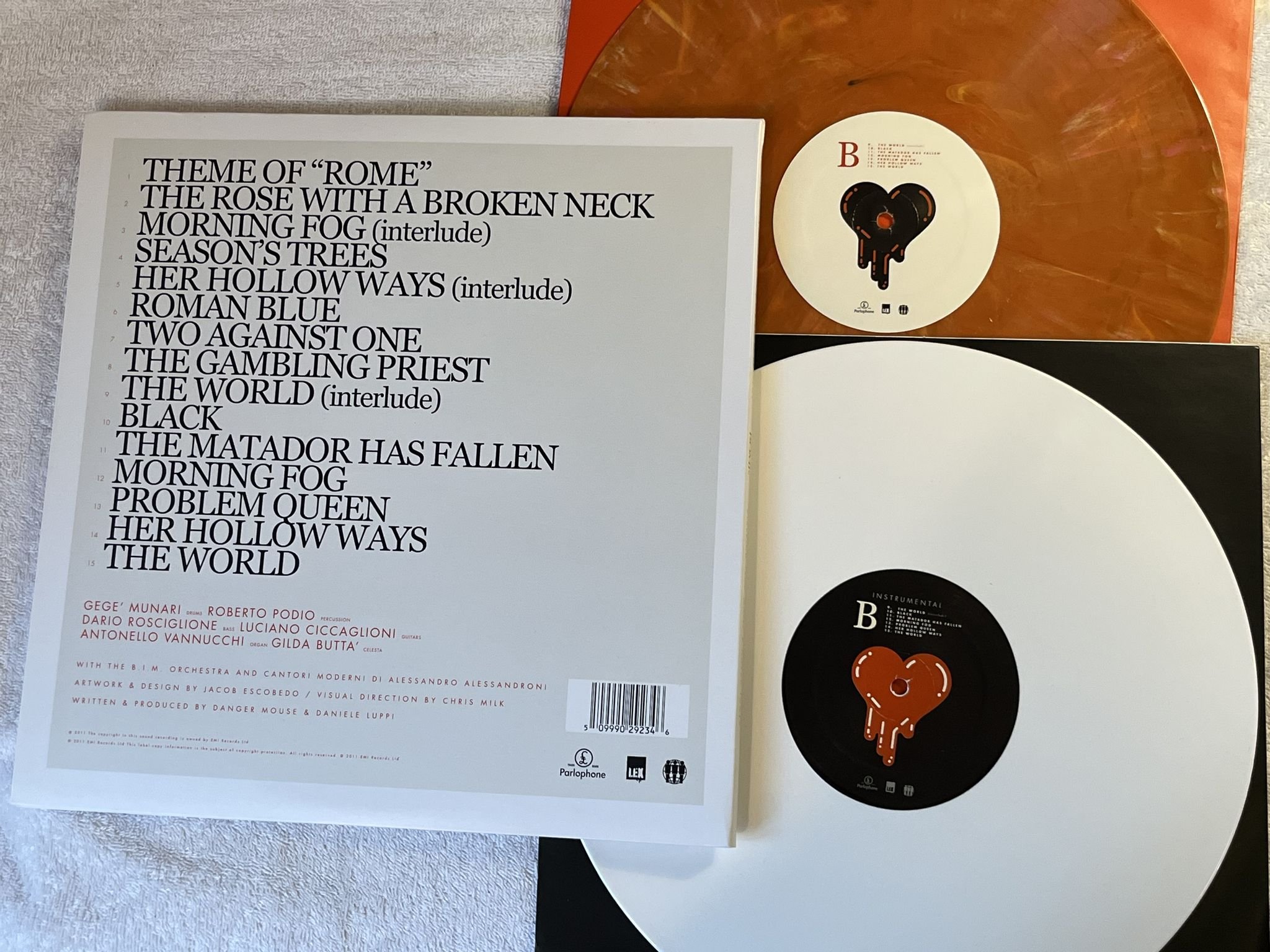 Omslagsbild för skivan Danger Mouse & Daniele Luppi – Rome 2xLP 2011 '*** ORANGE / WHITE VINYL ***