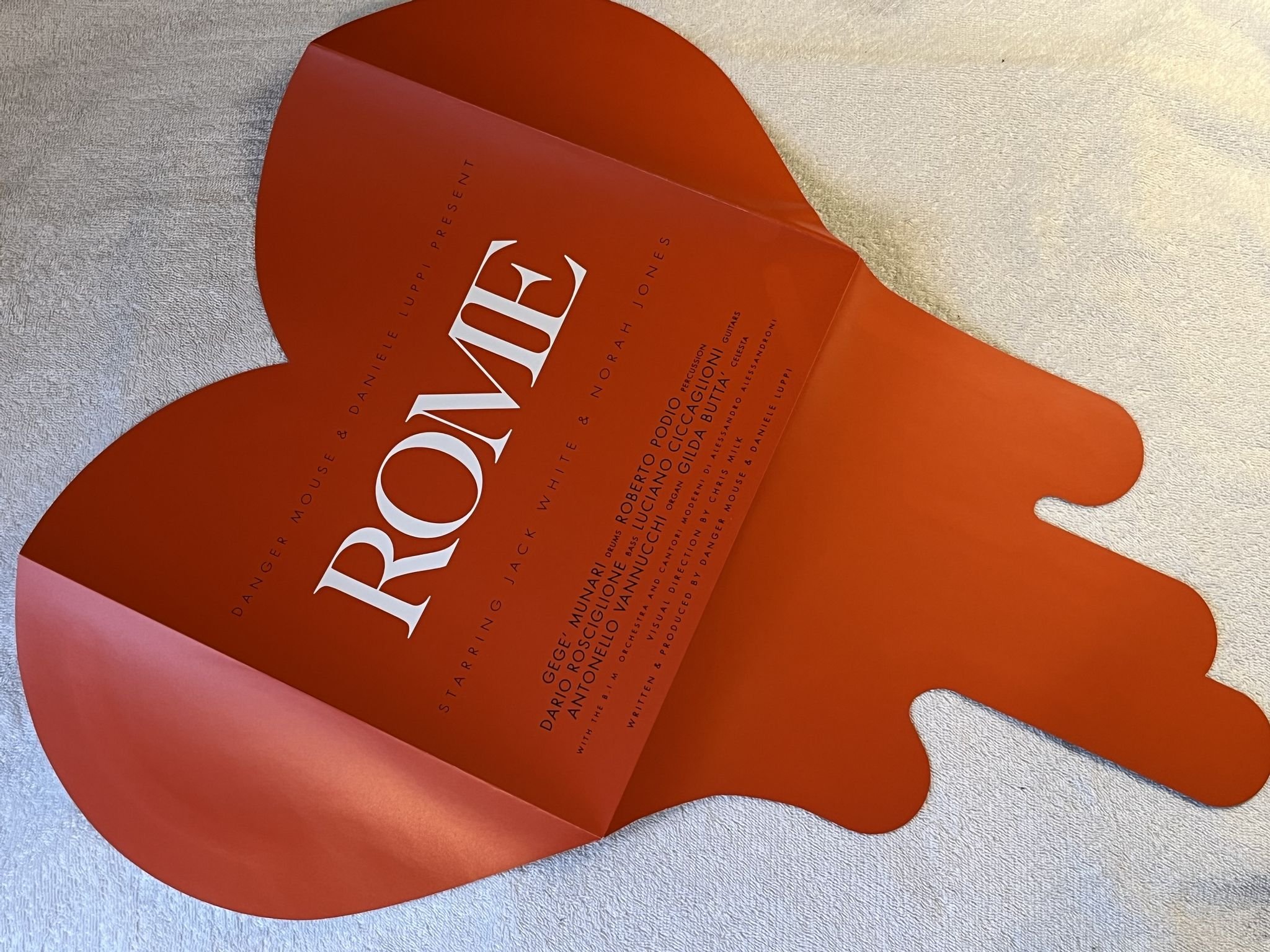 Omslagsbild för skivan Danger Mouse & Daniele Luppi – Rome 2xLP 2011 '*** ORANGE / WHITE VINYL ***