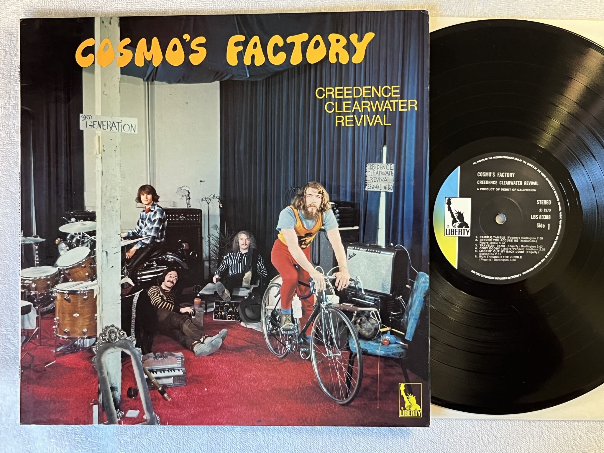 Omslagsbild för skivan CREEDENCE CLEARWATER REVIVAL cosmo's factory LP -70 UK liberty lbs 83388