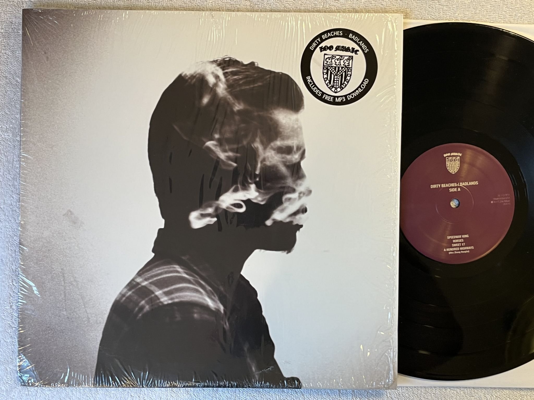 Omslagsbild för skivan DIRTY BEACHES badlands LP 2011 ZOO MUSIC ZM010 *** 4th press ***