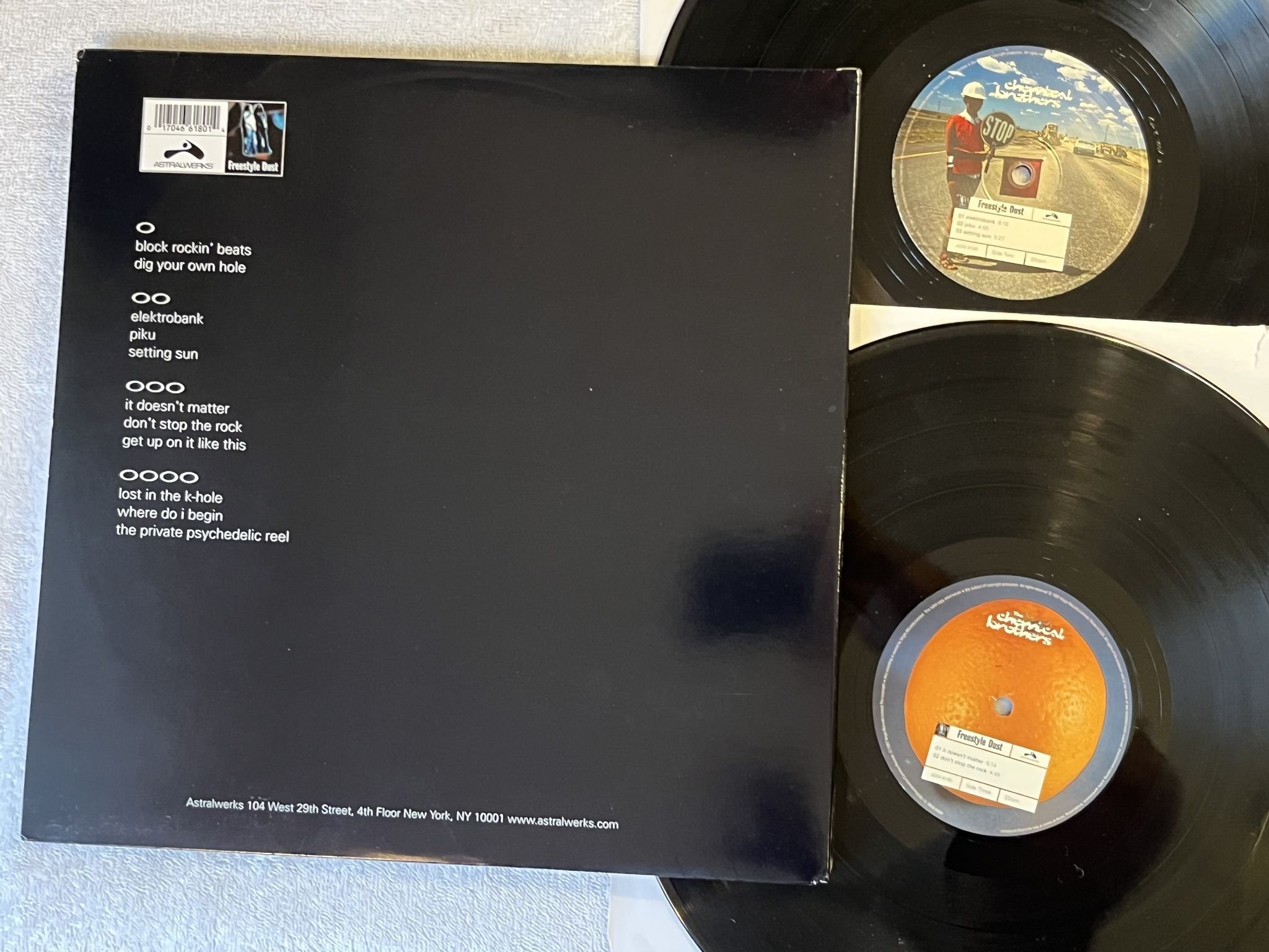 Omslagsbild för skivan THE CHEMICAL BROTHERS dig your own hole 2xLP -97 US ASTRALWERKS ASW 6180