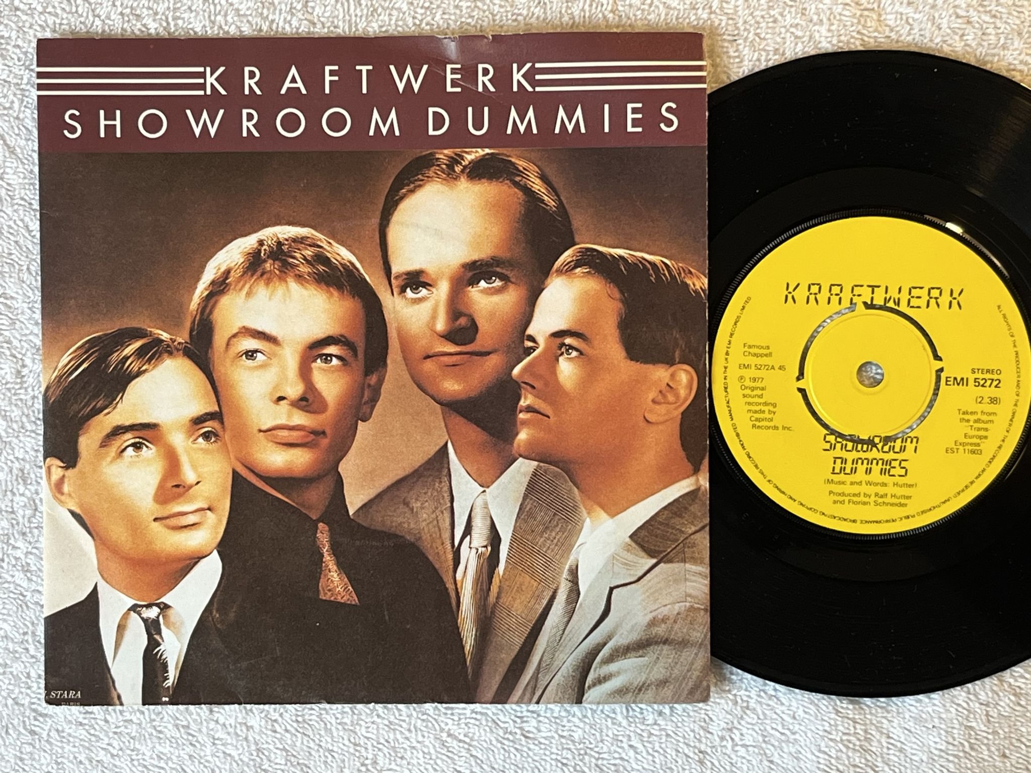 Omslagsbild för skivan KRAFTWERK showroom dummies 7" -77 UK EMI 5272