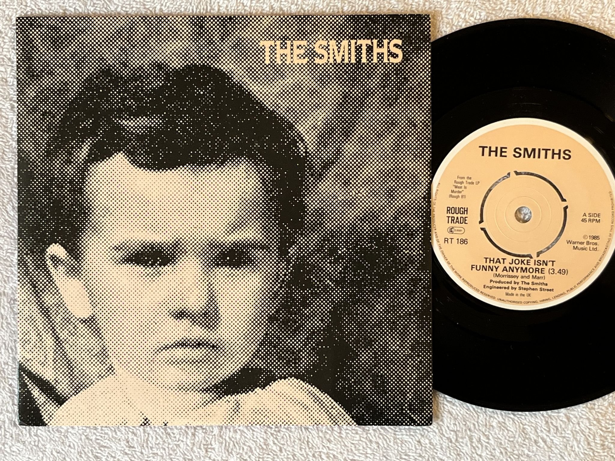 Omslagsbild för skivan THE SMITHS That Joke Isn't Funny Anymore 7" -85 UK ROUGH TRADE RT 186