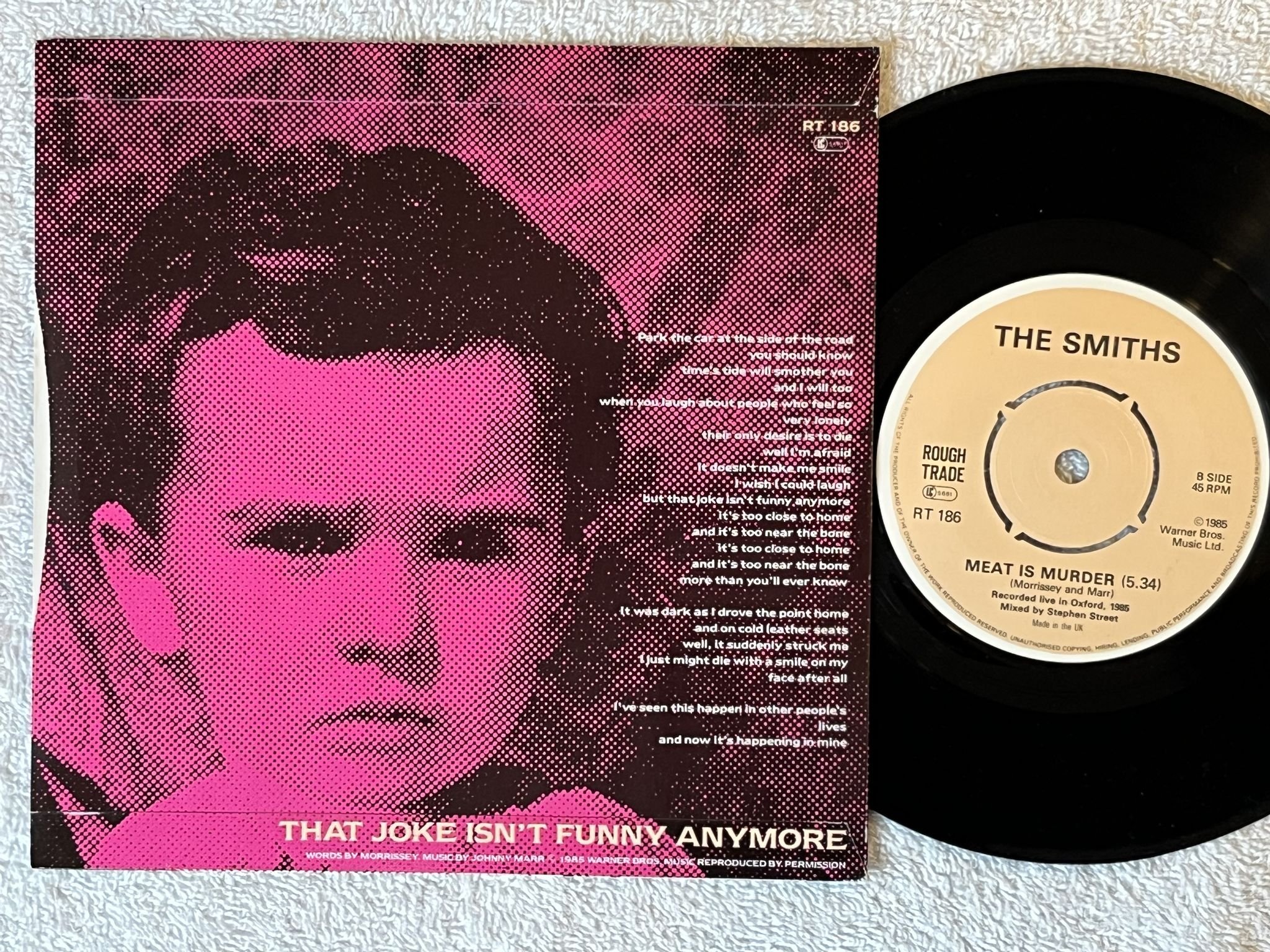 Omslagsbild för skivan THE SMITHS That Joke Isn't Funny Anymore 7" -85 UK ROUGH TRADE RT 186