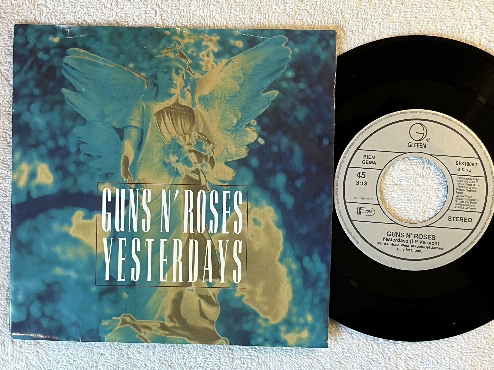 Omslagsbild för skivan GUNS N ROSES yesterdays 7" -91 GEFFEN GES 19089