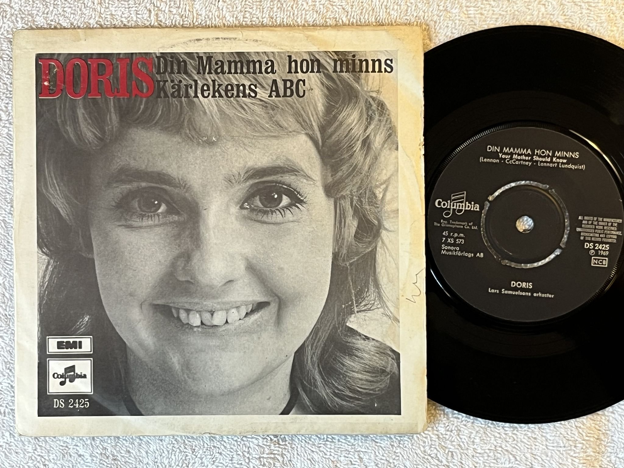 Omslagsbild för skivan DORIS SVENSSON Din Mamma Hon Minns 7" -69 COLUMBIA DS 2425