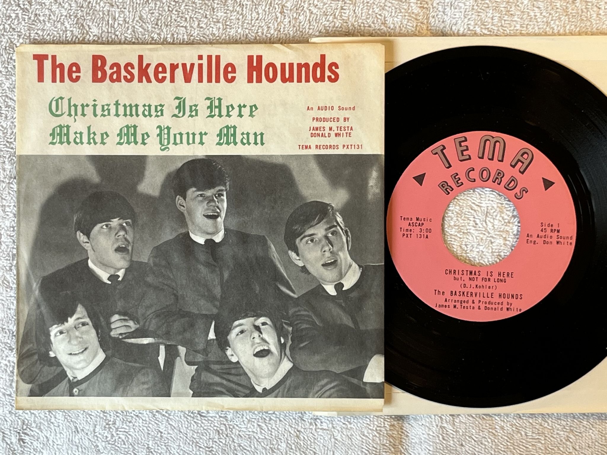 Omslagsbild för skivan THE BASKERVILLE HOUNDS Christmas Is Here 7" -65 US TEMA PXT 131 * GARAGE ROCK *